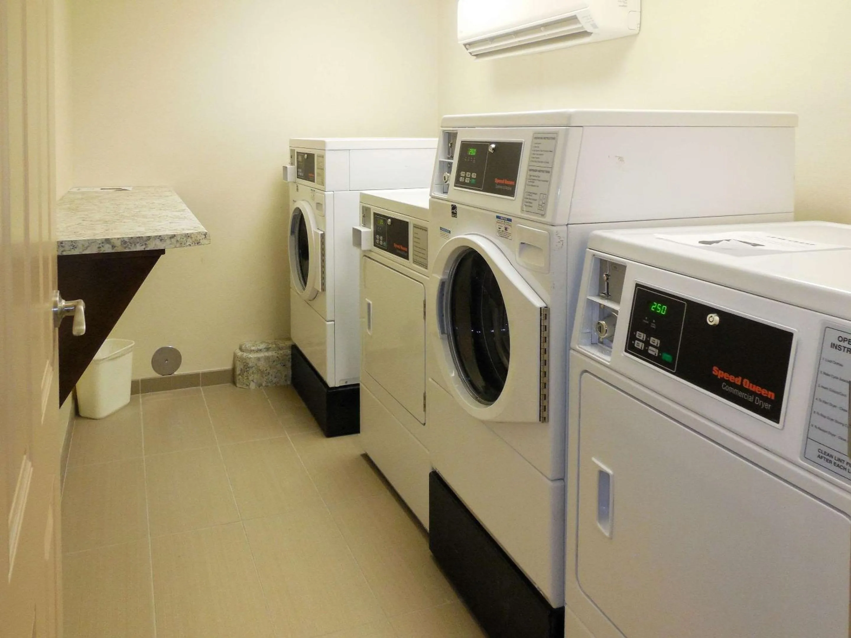 Other, Kitchen/Kitchenette in Giles Hotel Inn and Suites