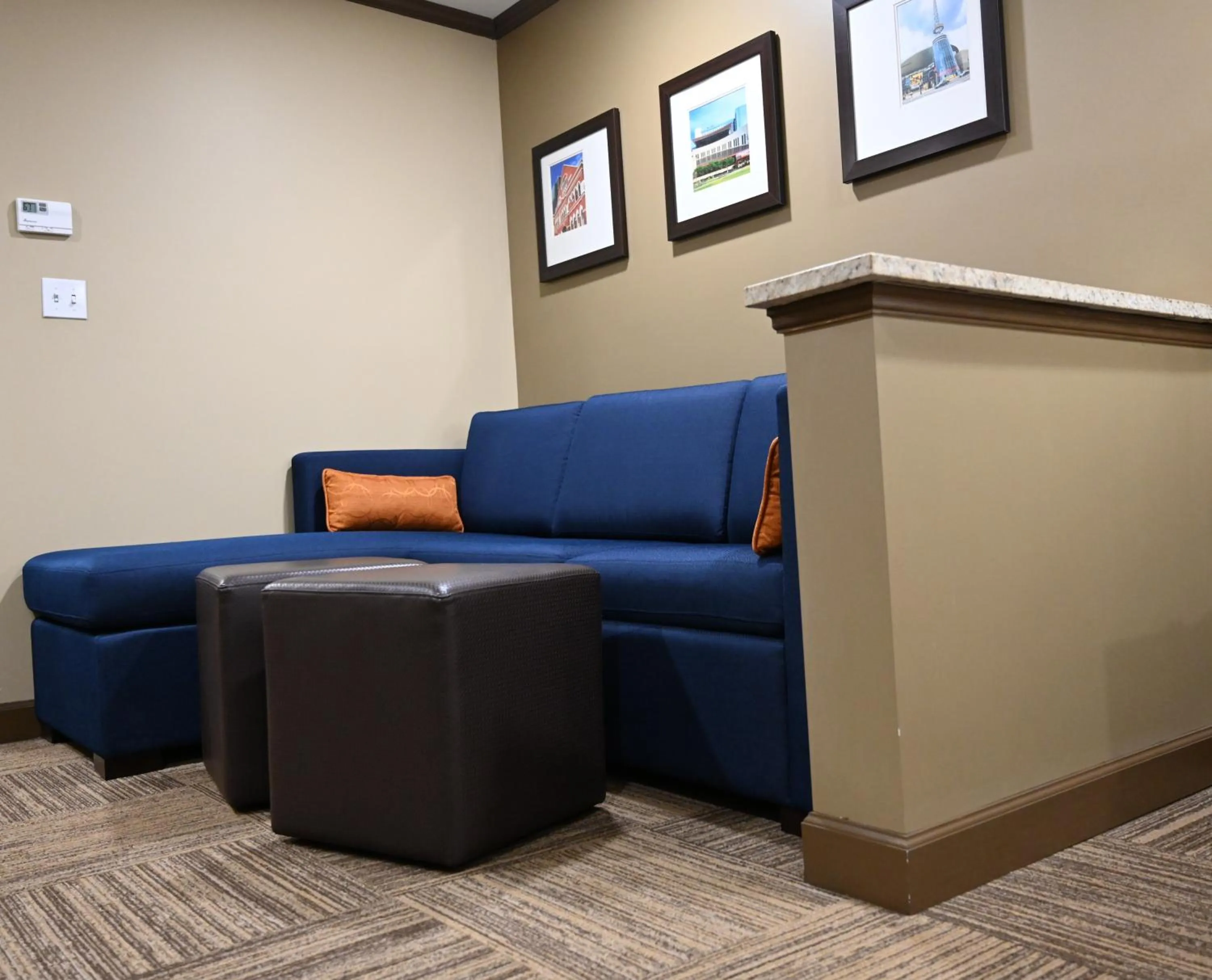 Seating Area in Giles Hotel Inn and Suites