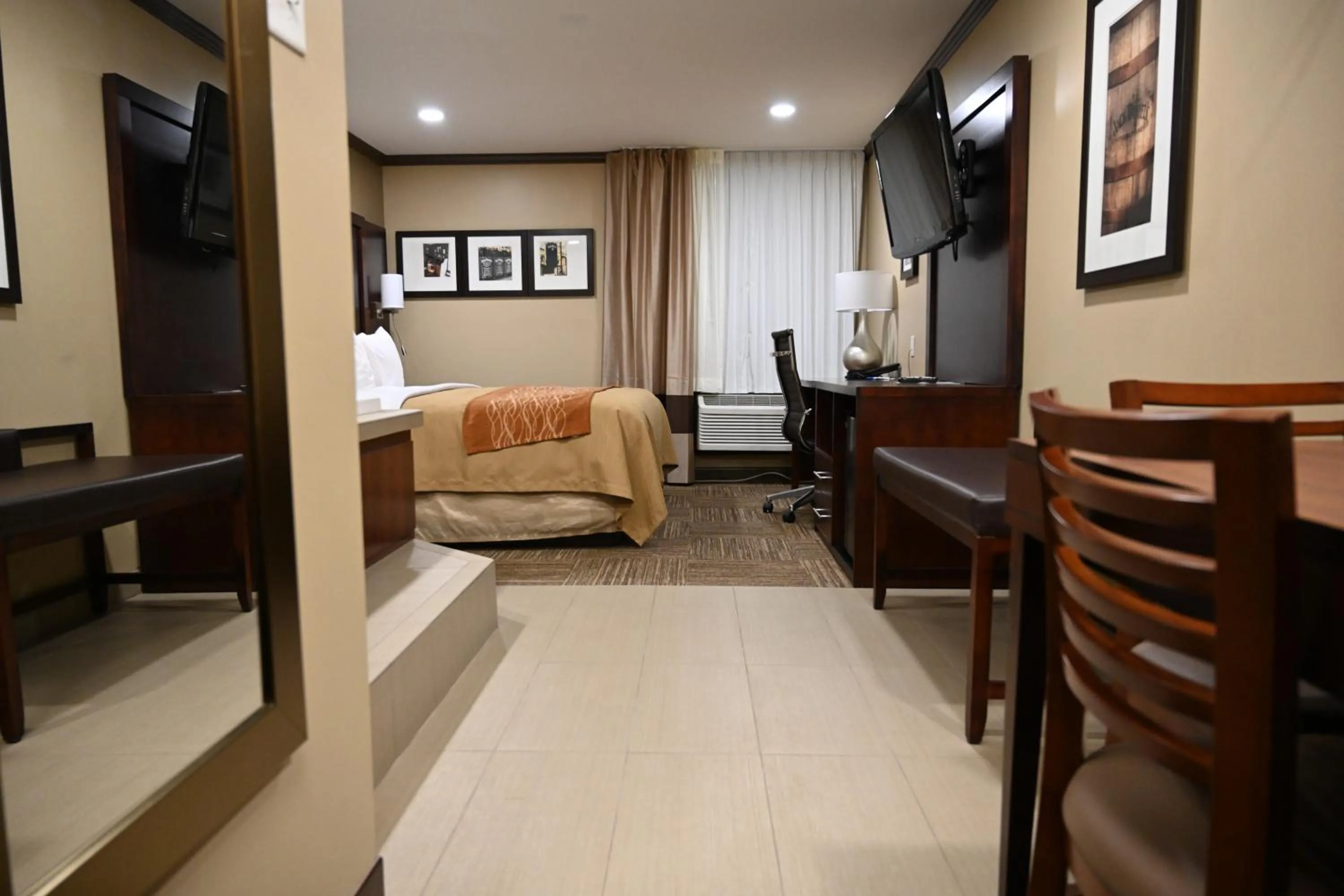 Living room, Seating Area in Giles Hotel Inn and Suites