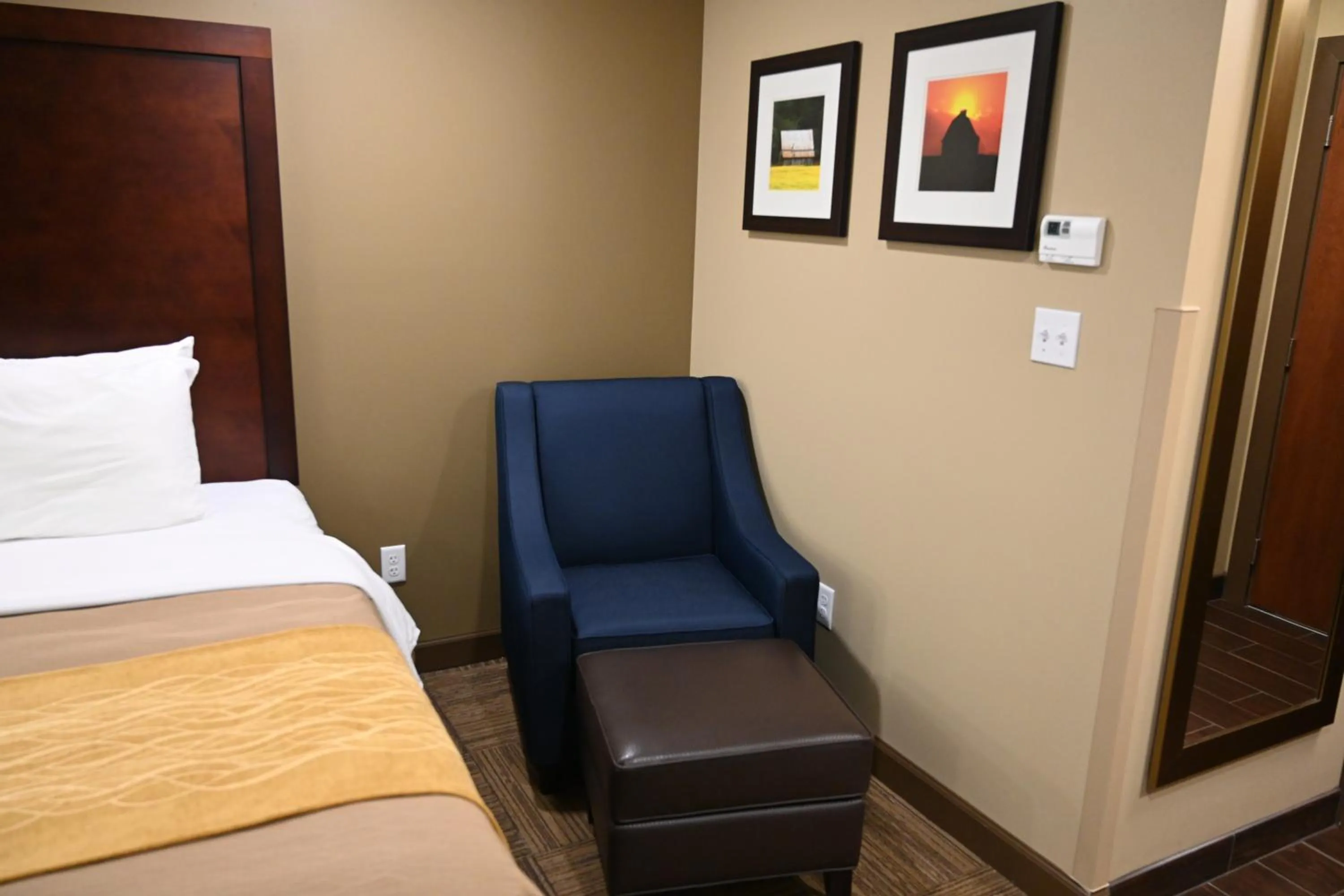 Seating Area in Giles Hotel Inn and Suites