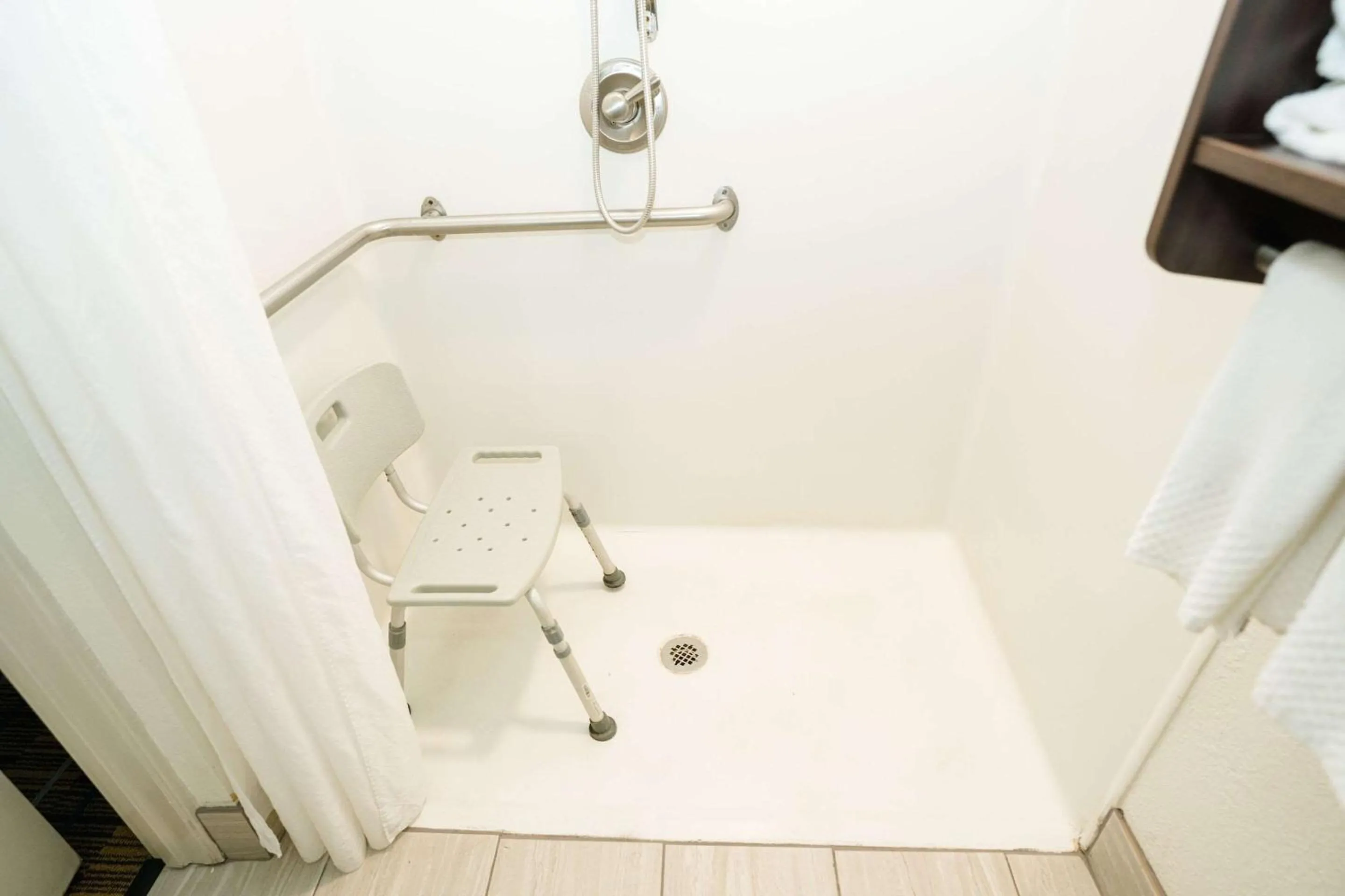 Bedroom in MainStay Suites Knoxville Airport