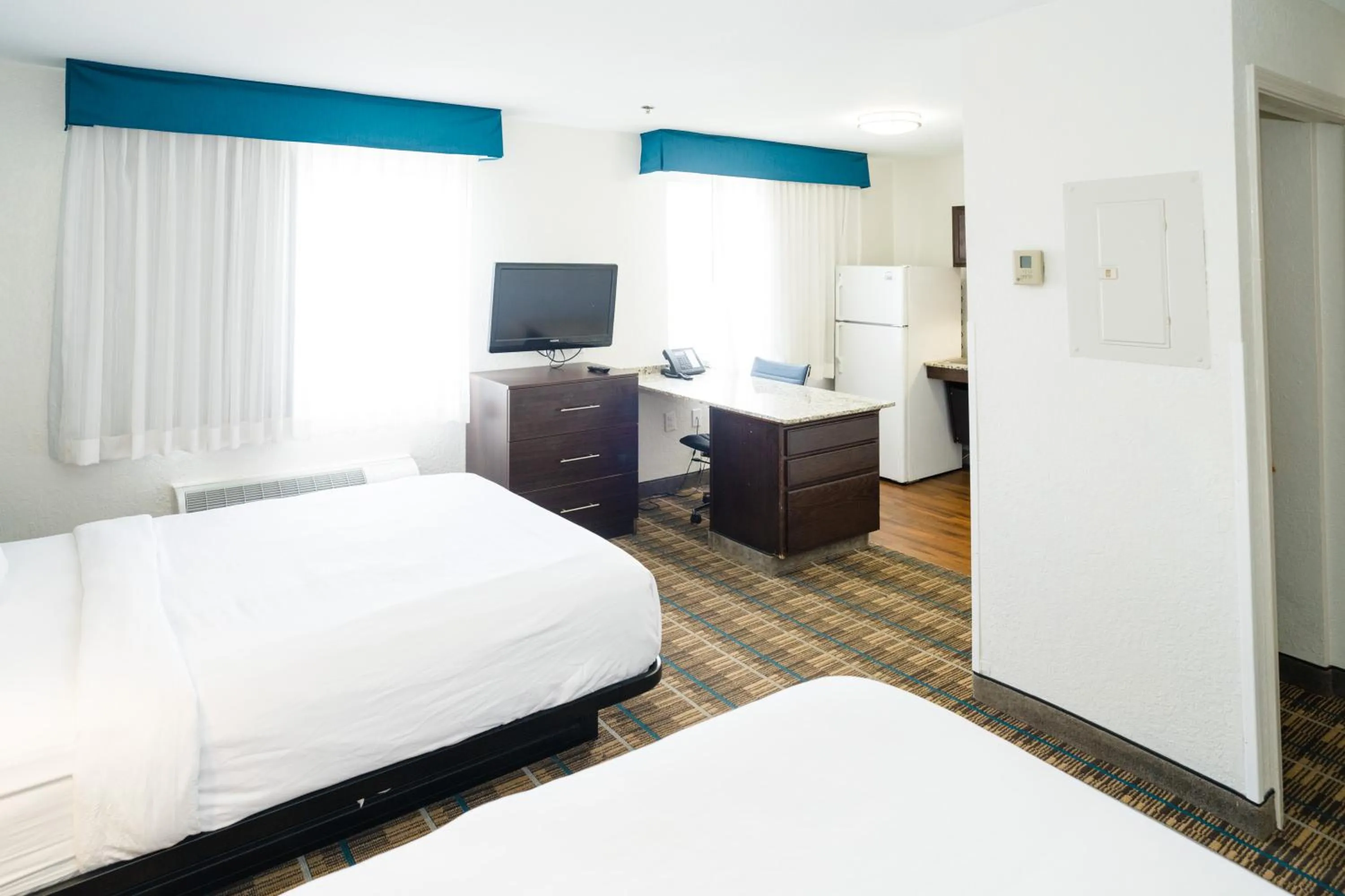 Bed in MainStay Suites Knoxville Airport