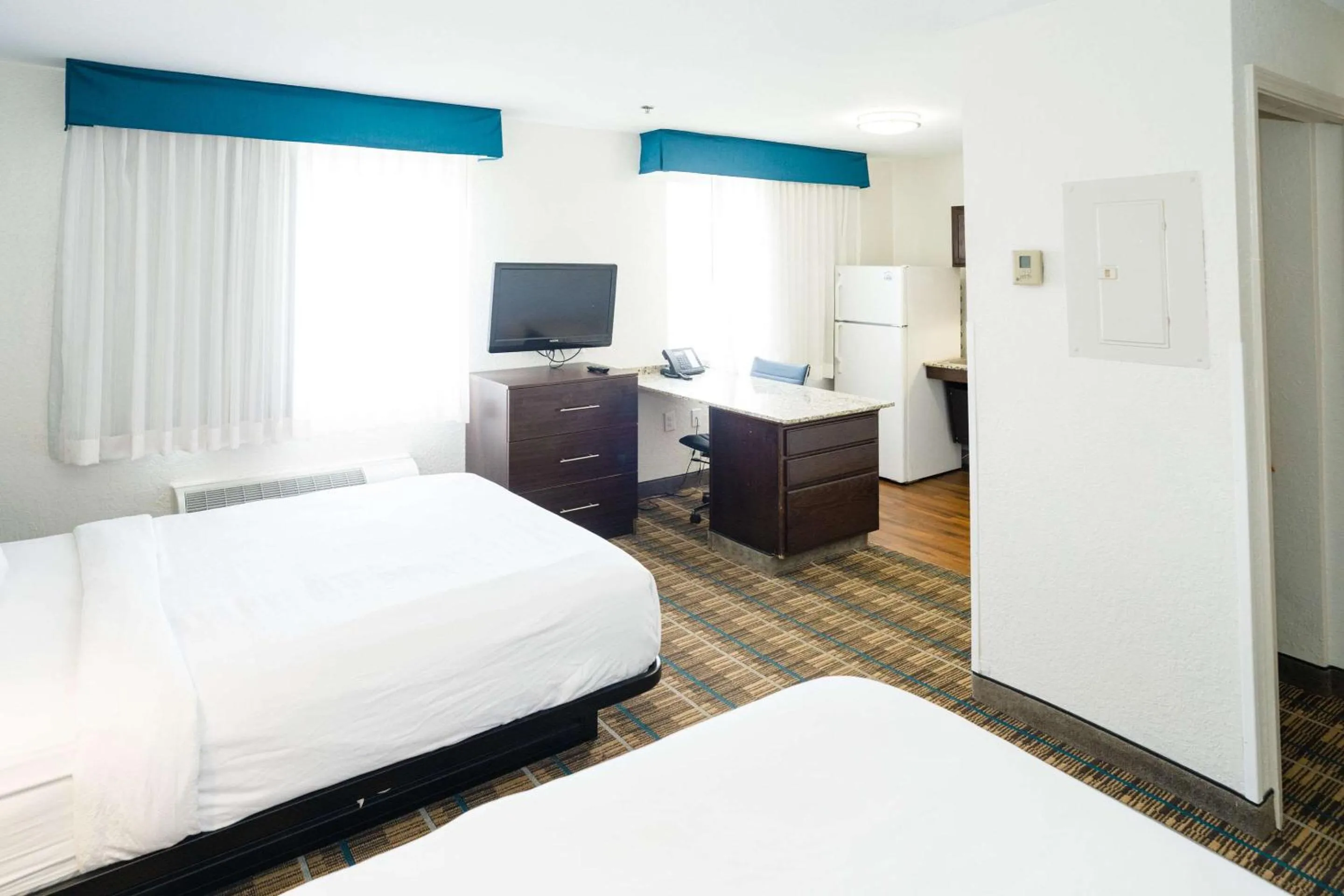 Bedroom, Bed in MainStay Suites Knoxville Airport