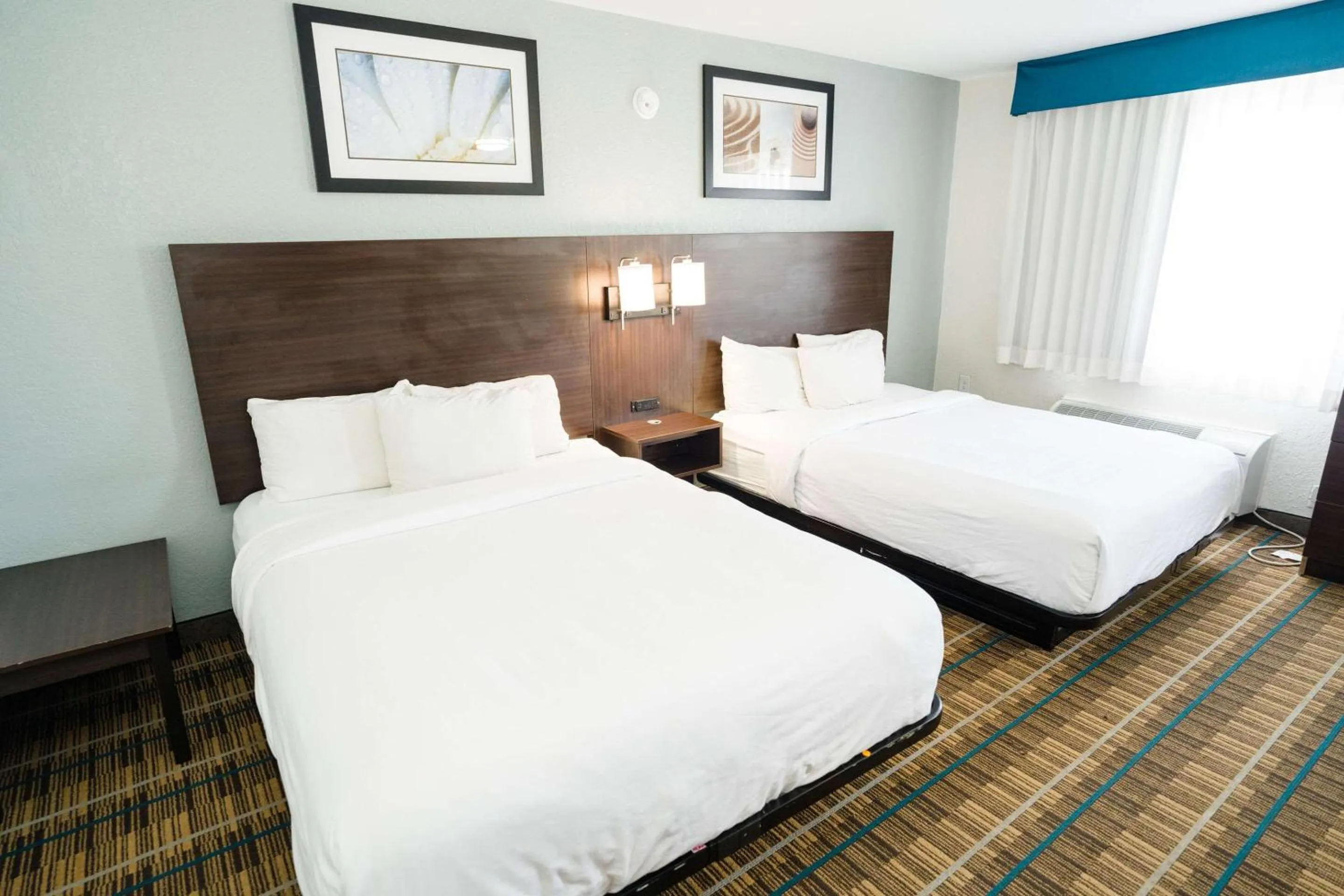 Bedroom, Bed in MainStay Suites Knoxville Airport