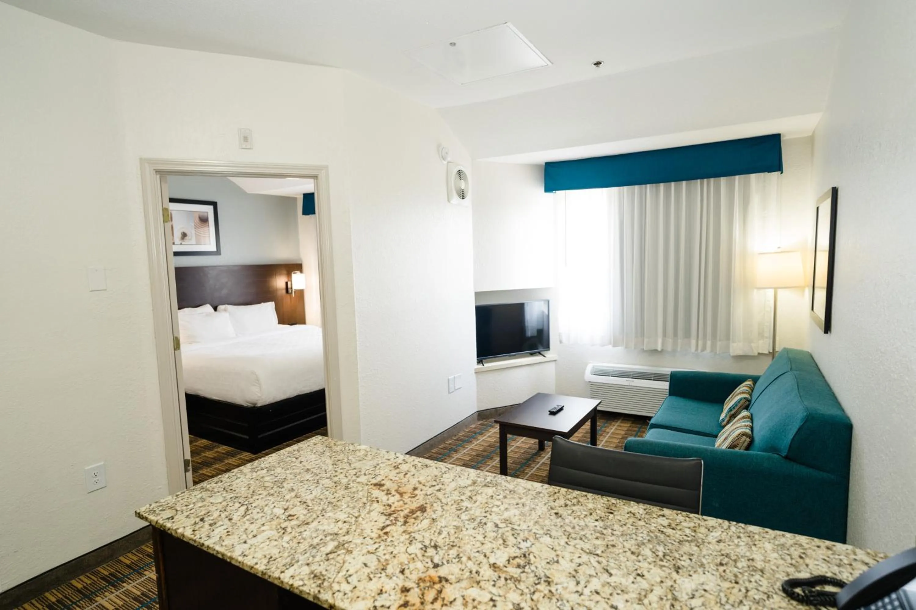 Bed in MainStay Suites Knoxville Airport