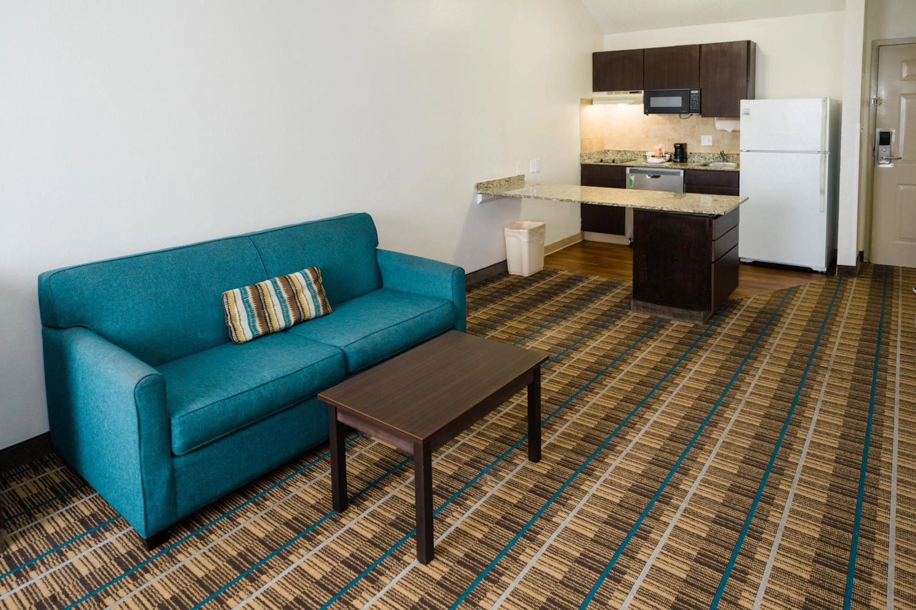 Living room in MainStay Suites Knoxville Airport