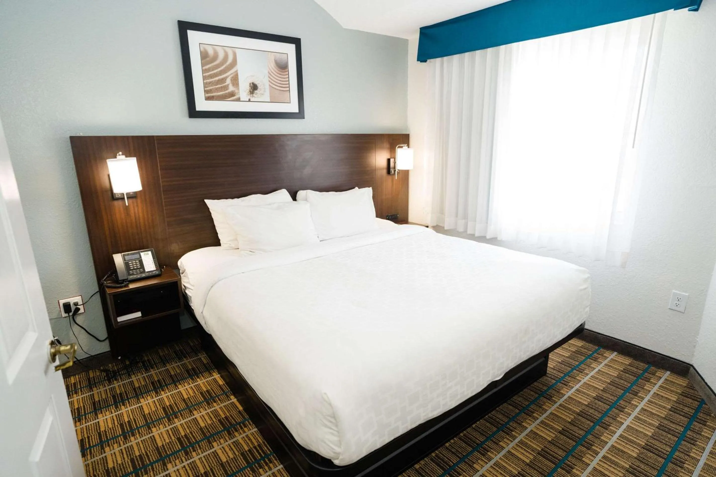 Bedroom, Bed in MainStay Suites Knoxville Airport