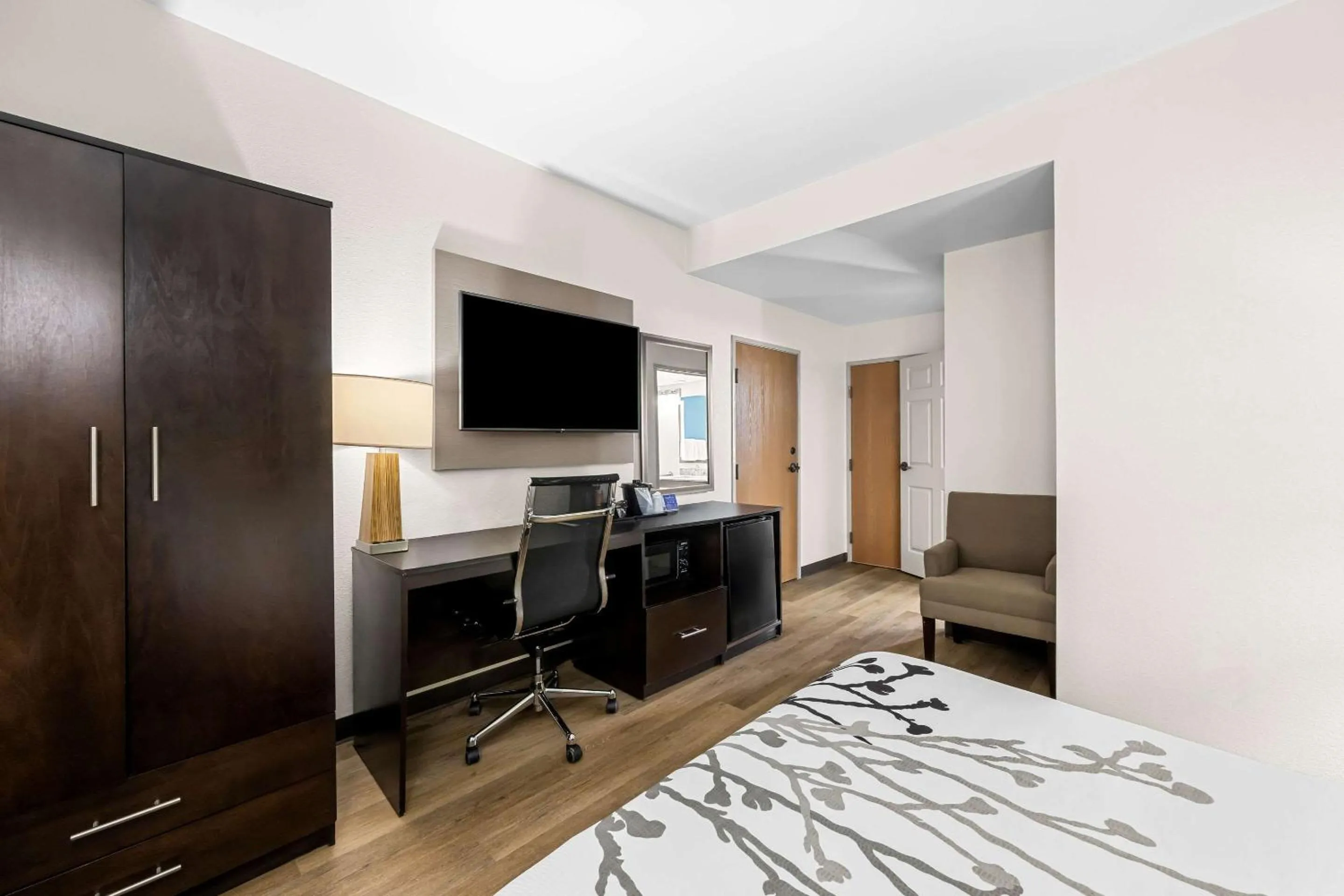 Bedroom in Sleep Inn & Suites Kingsport TriCities Airport