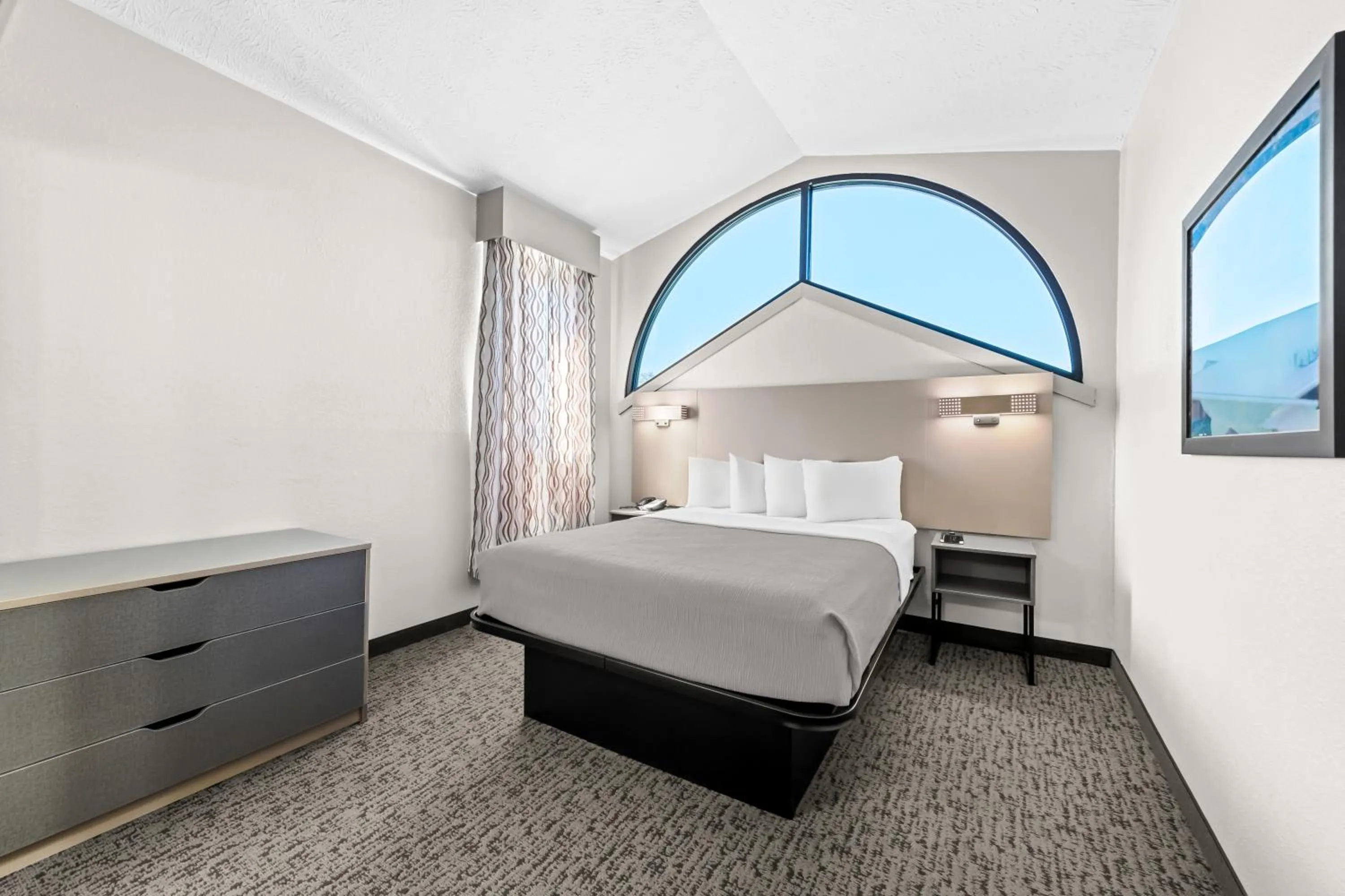 Bed in Quality Inn & Suites at Dollywood Lane