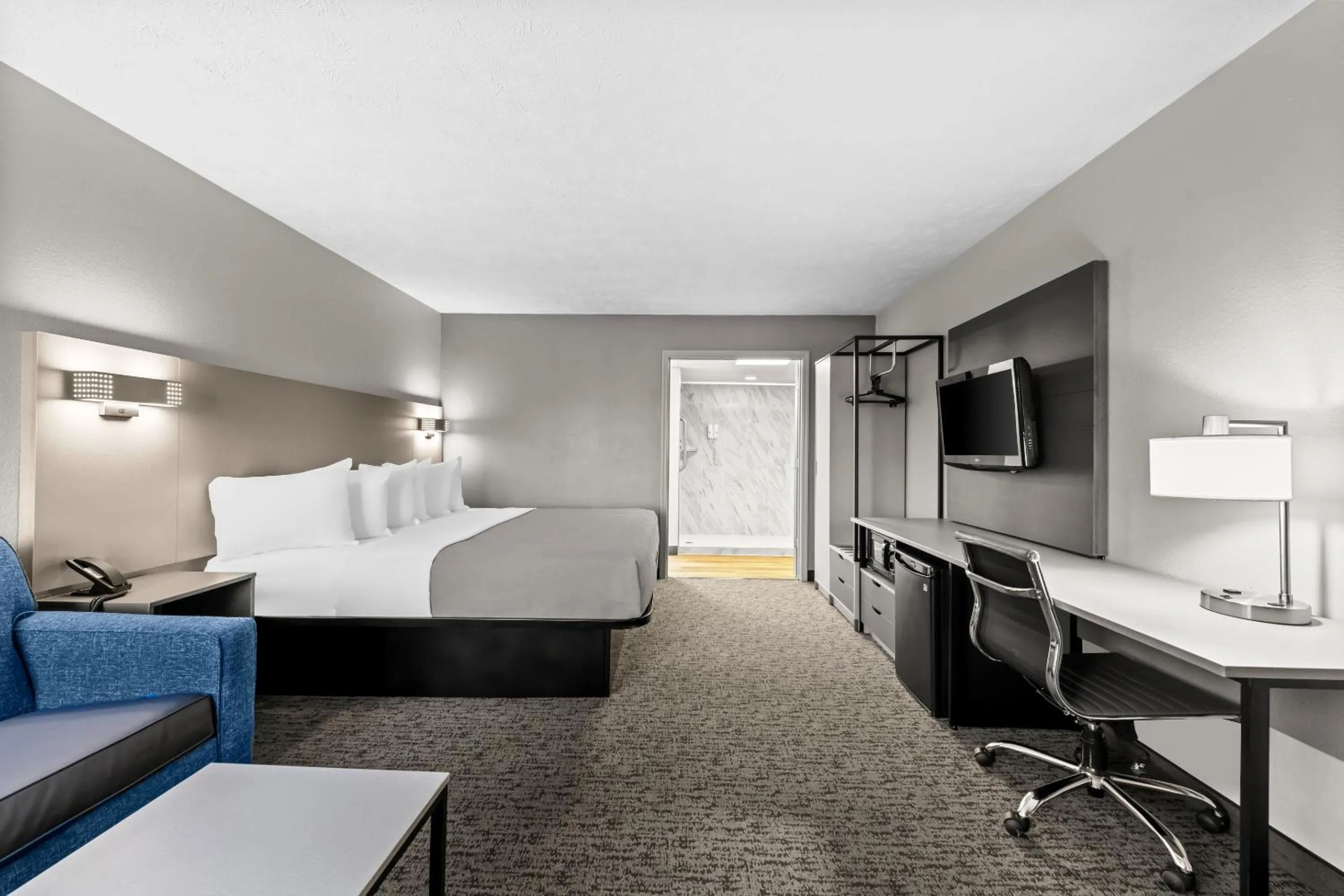 View (from property/room), Bed in Quality Inn & Suites at Dollywood Lane