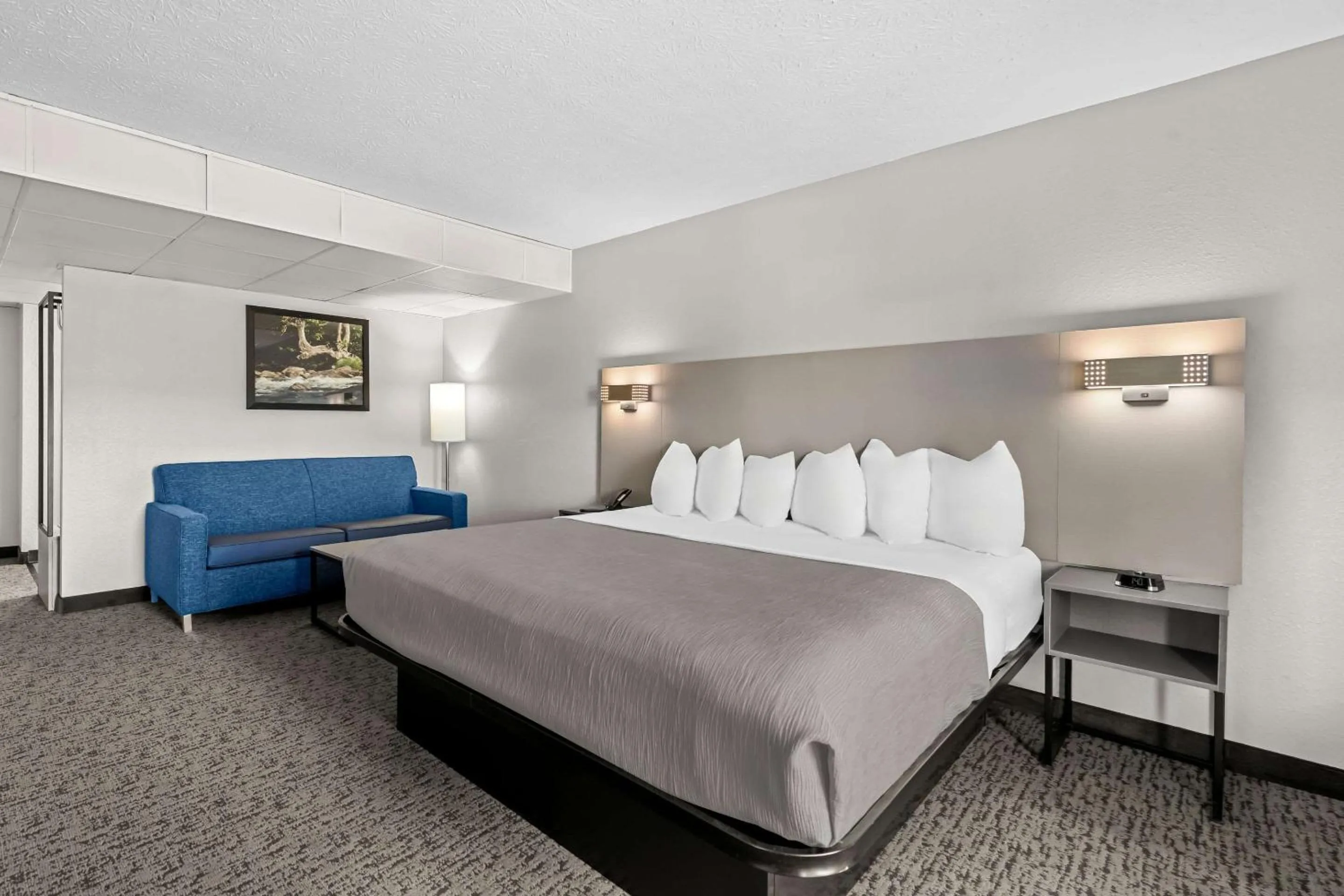 Bedroom, Bed in Quality Inn & Suites at Dollywood Lane