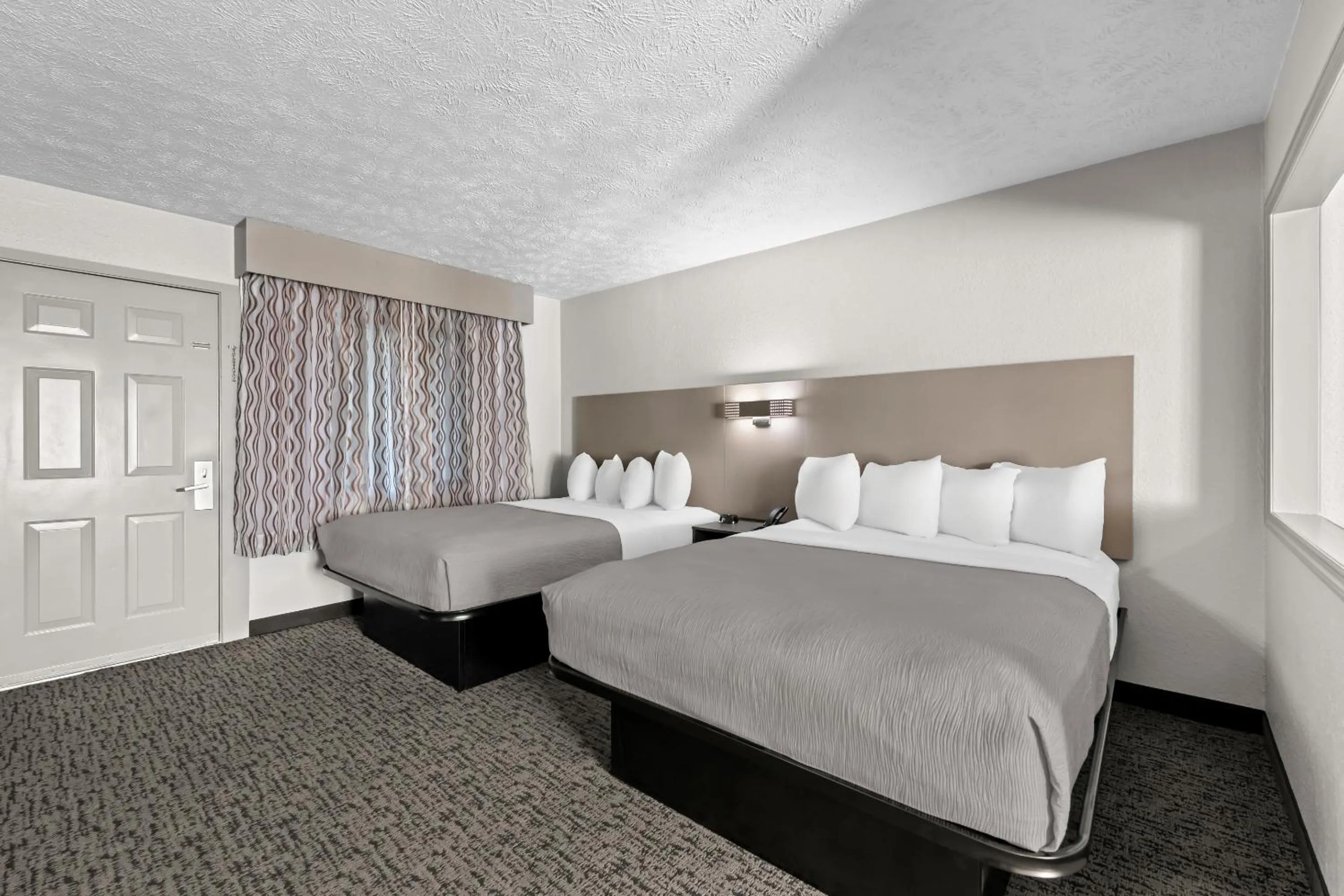 Bed in Quality Inn & Suites at Dollywood Lane