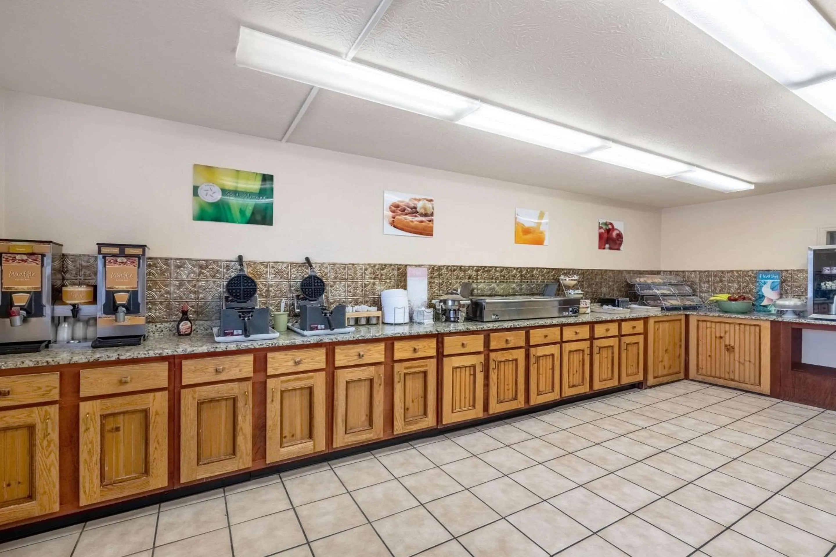 Breakfast in Quality Inn & Suites at Dollywood Lane