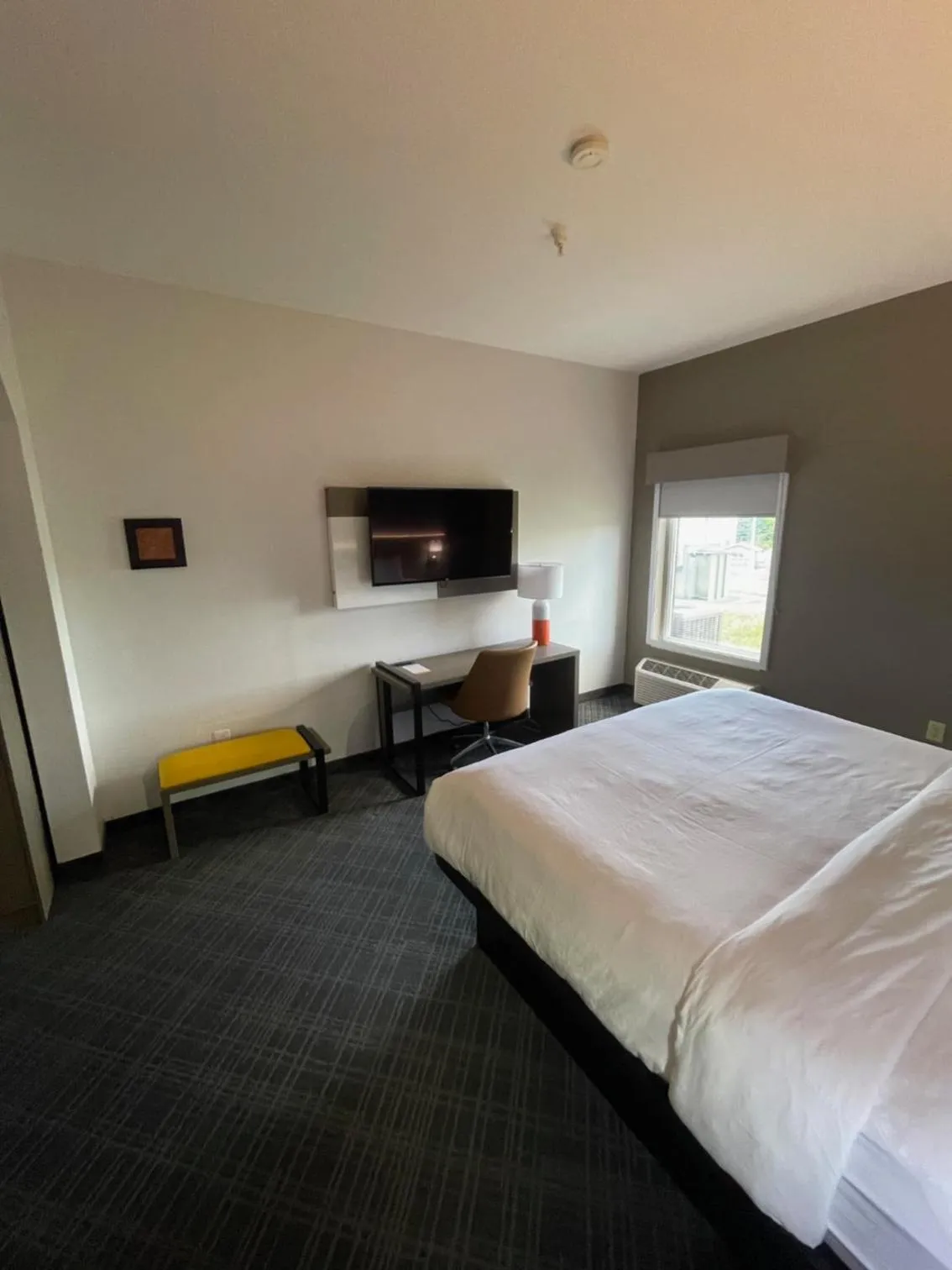 Bed in Comfort Suites Crossville