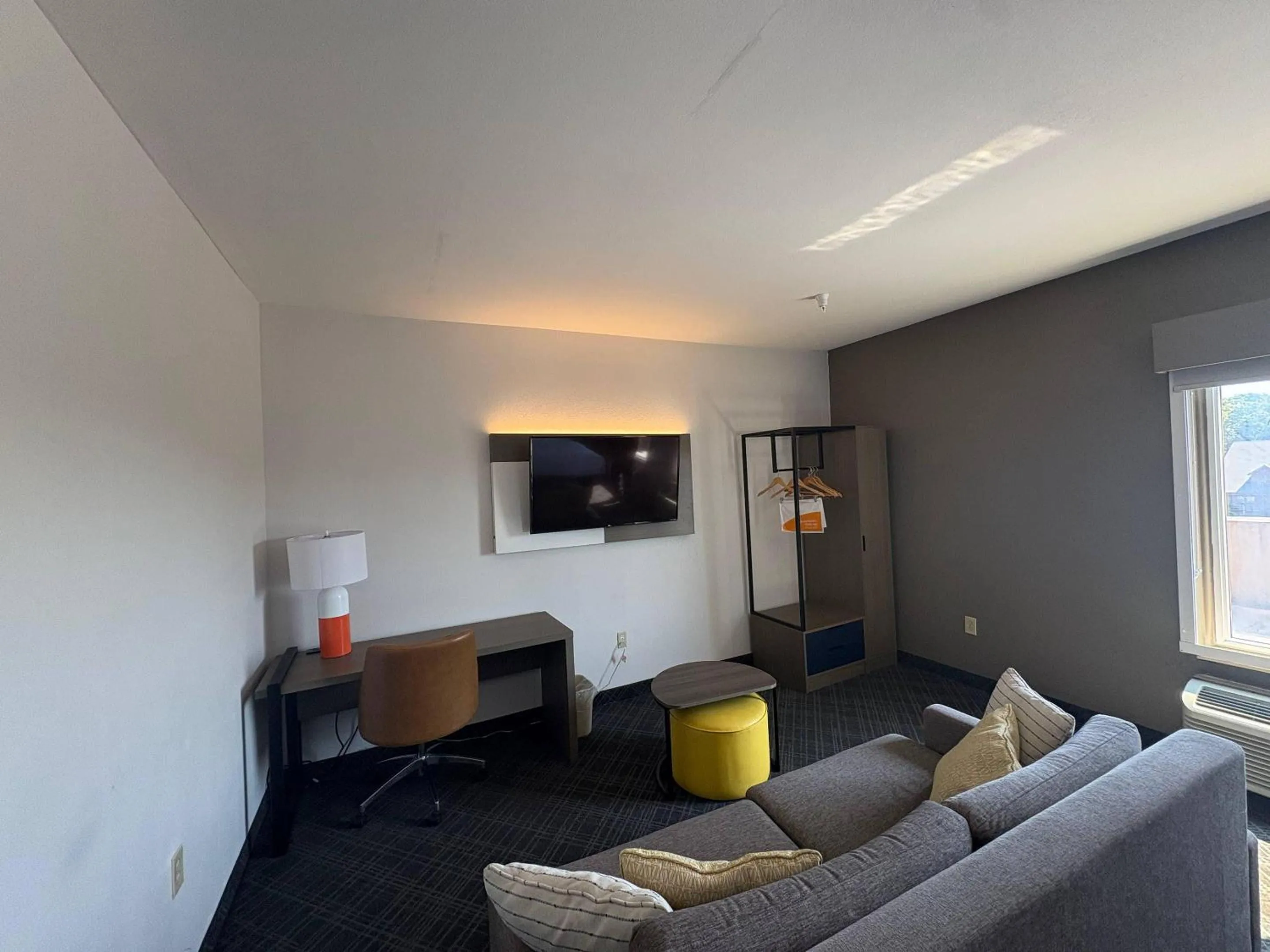 Bedroom in Comfort Suites Crossville