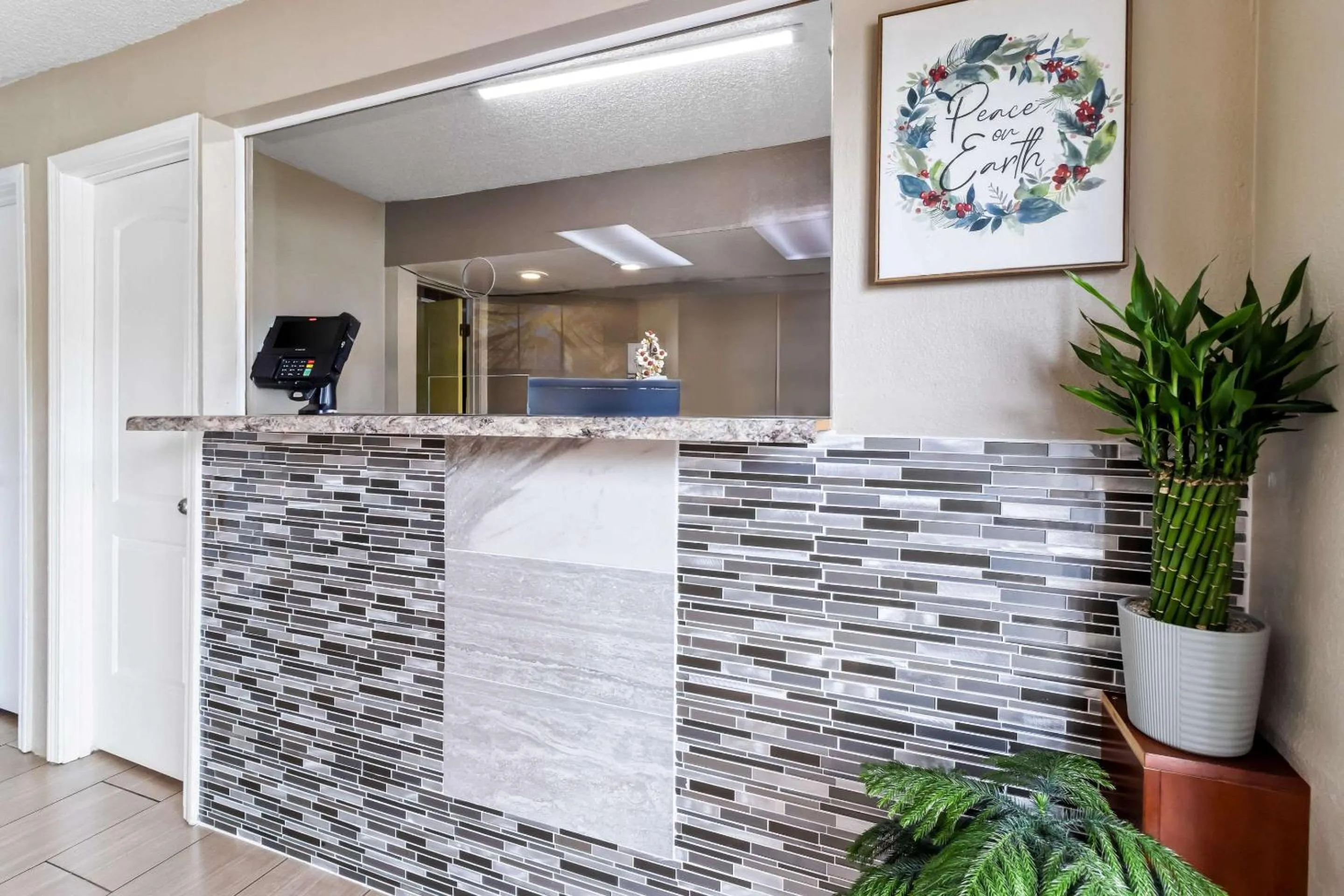 Lobby or reception in Rodeway Inn Lexington West