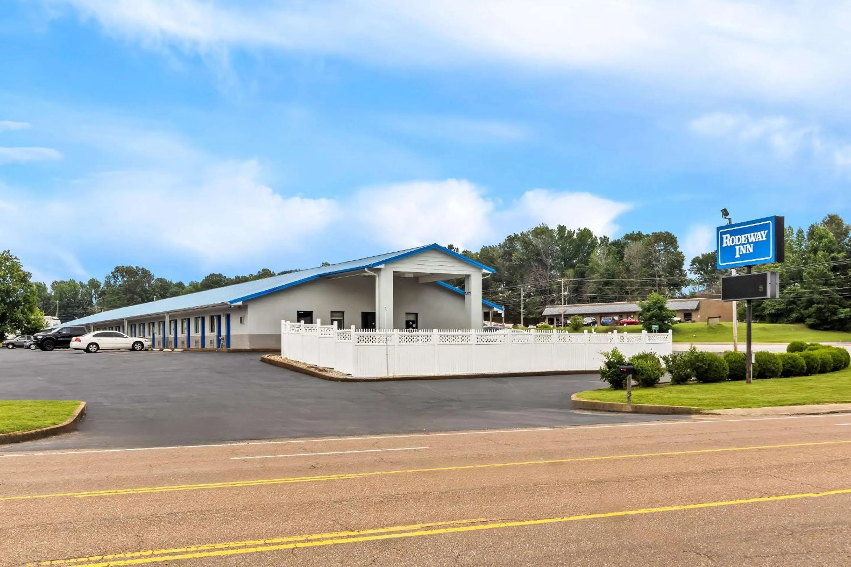 Property building in Rodeway Inn Lexington West