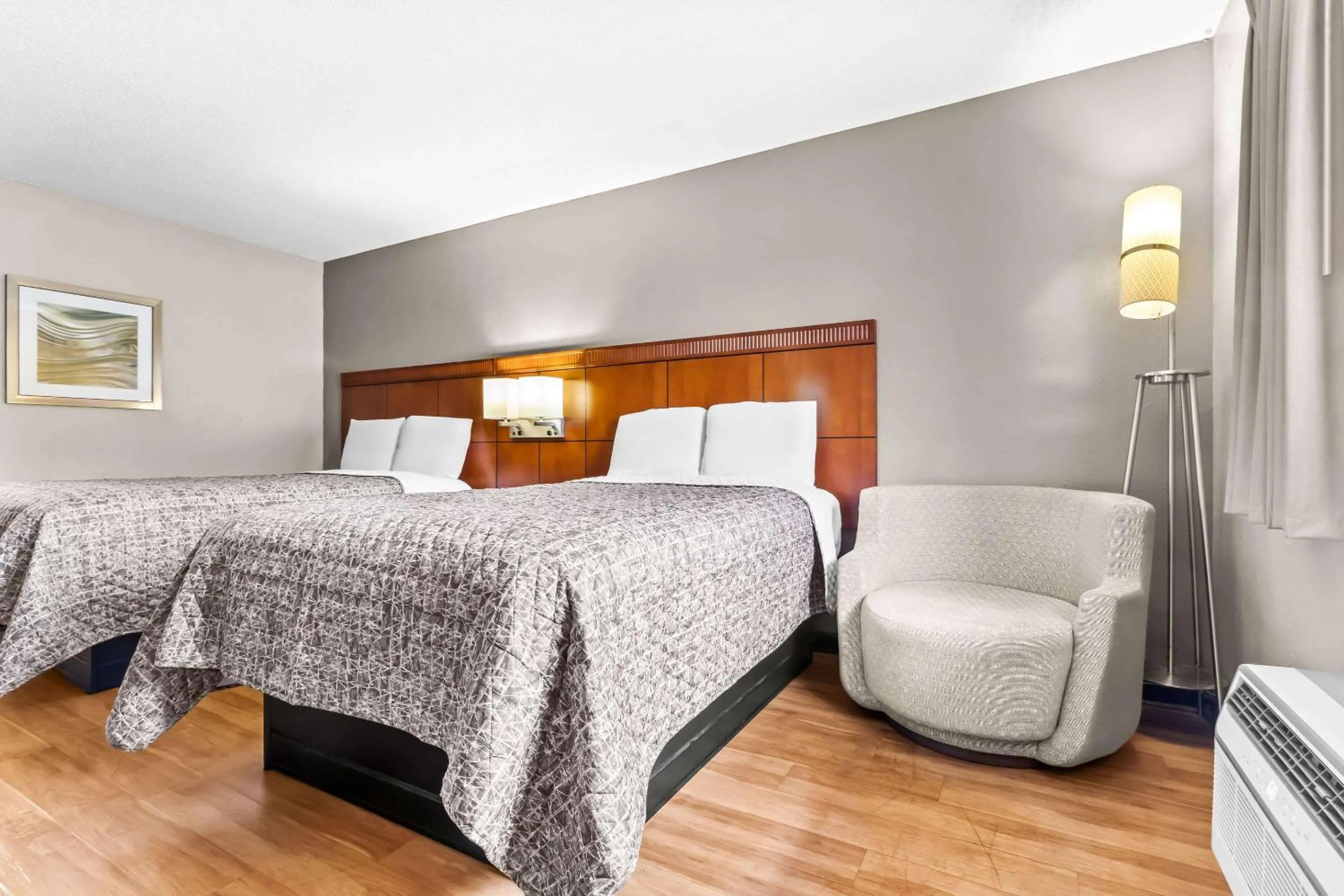 Bedroom, Bed in Rodeway Inn Lexington West