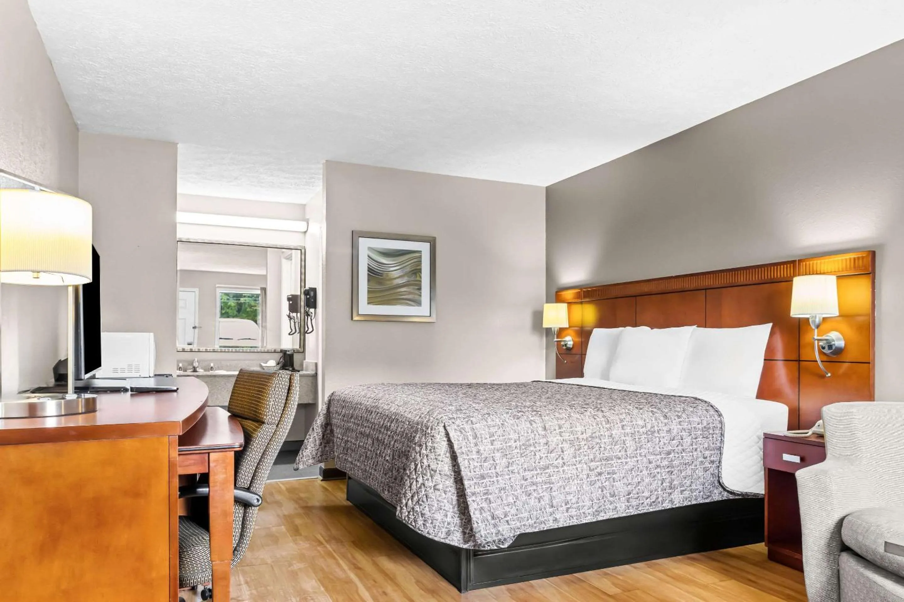 Bedroom, Bed in Rodeway Inn Lexington West