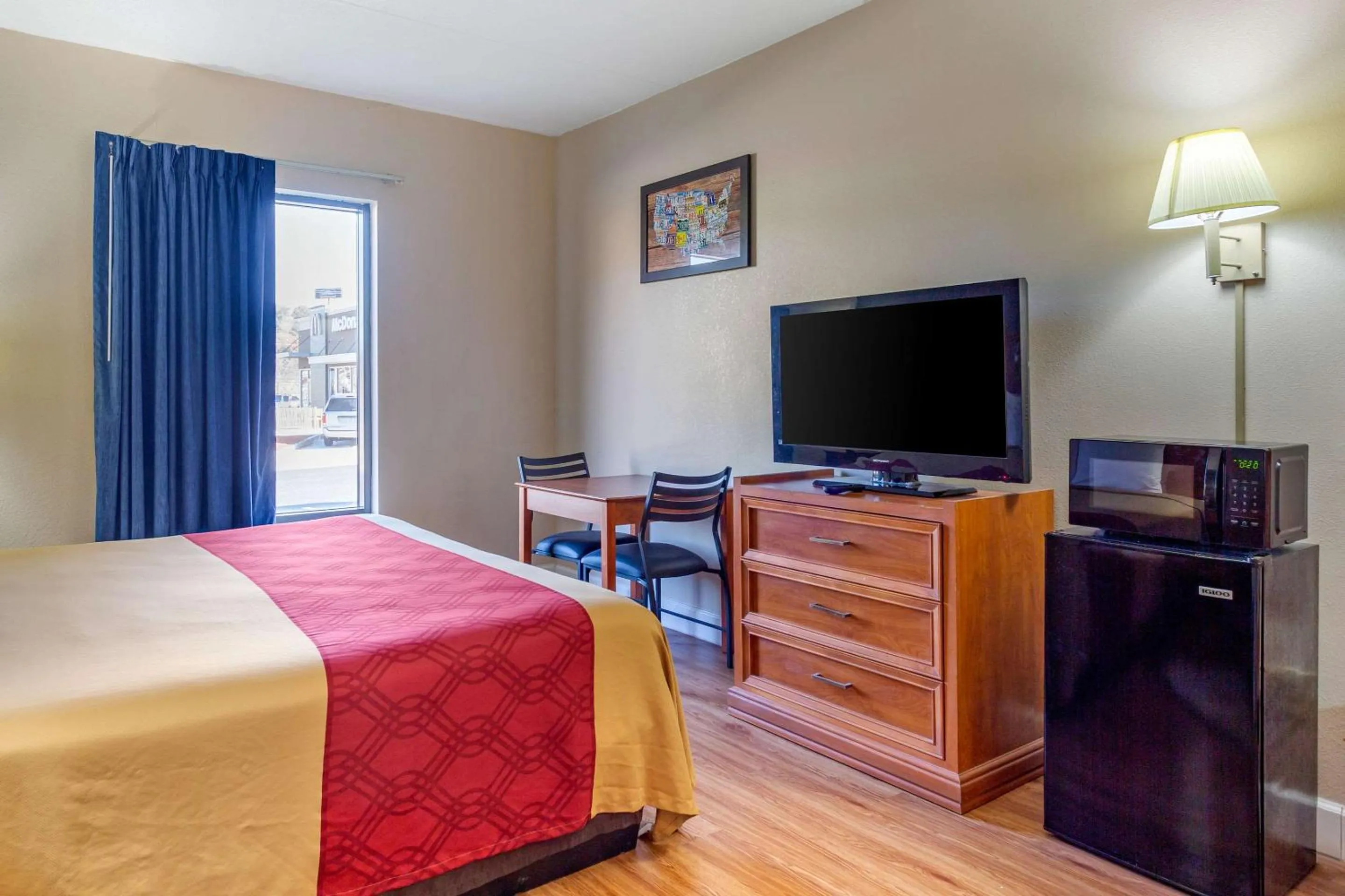 Bedroom, Bed in Econo Lodge Lookout Mountain