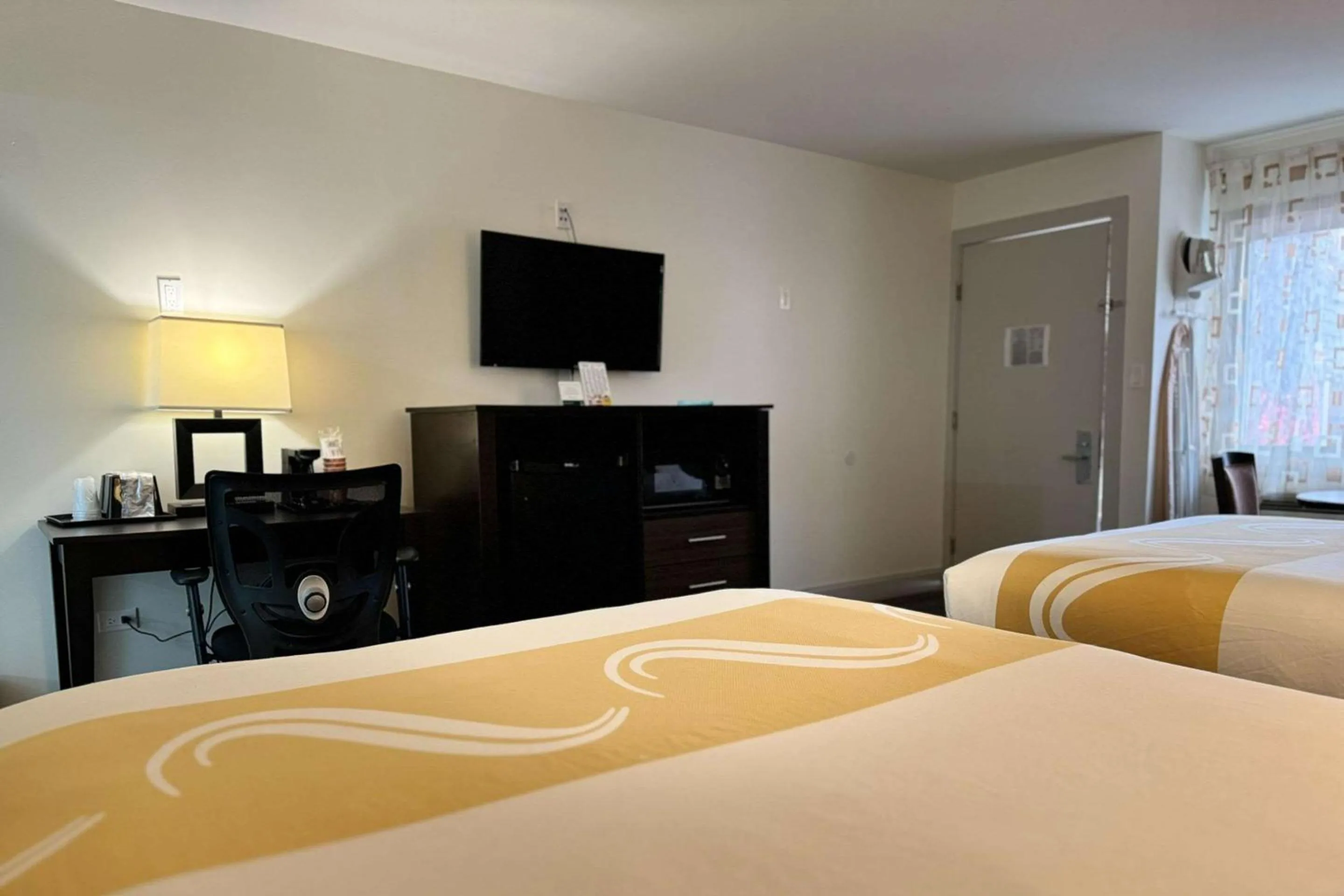 Bedroom, Bed in Quality Inn Creekside - Downtown Gatlinburg