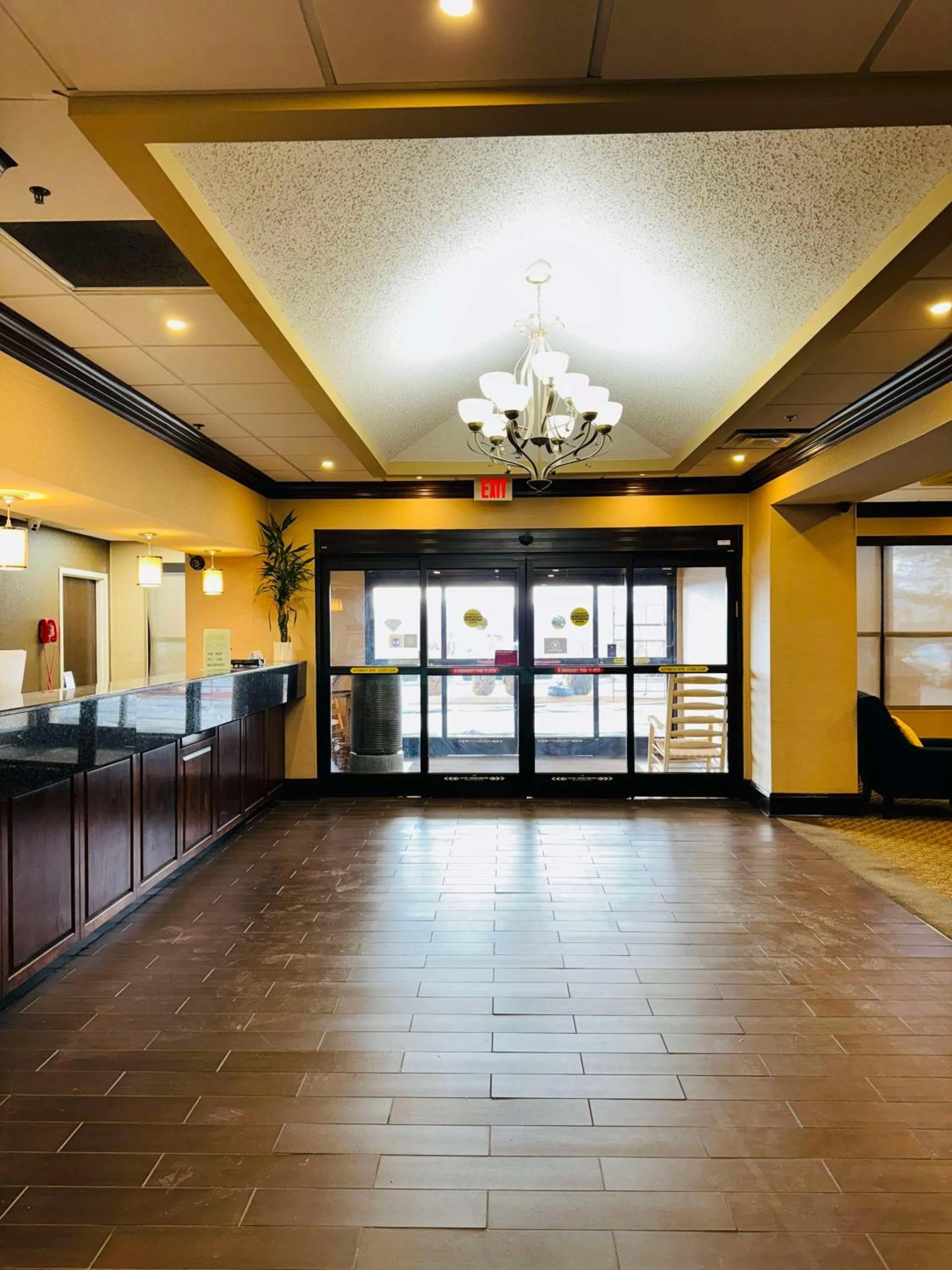 Lobby or reception in Vista Suites Near Island and Leconte Convention Center