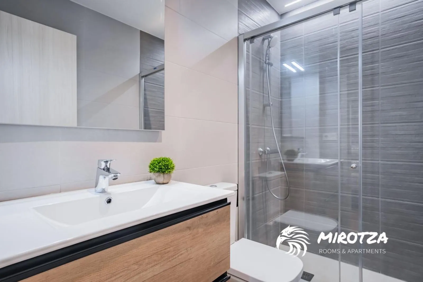 Bathroom in MIROTZA ROOMS AND APARTMENTS