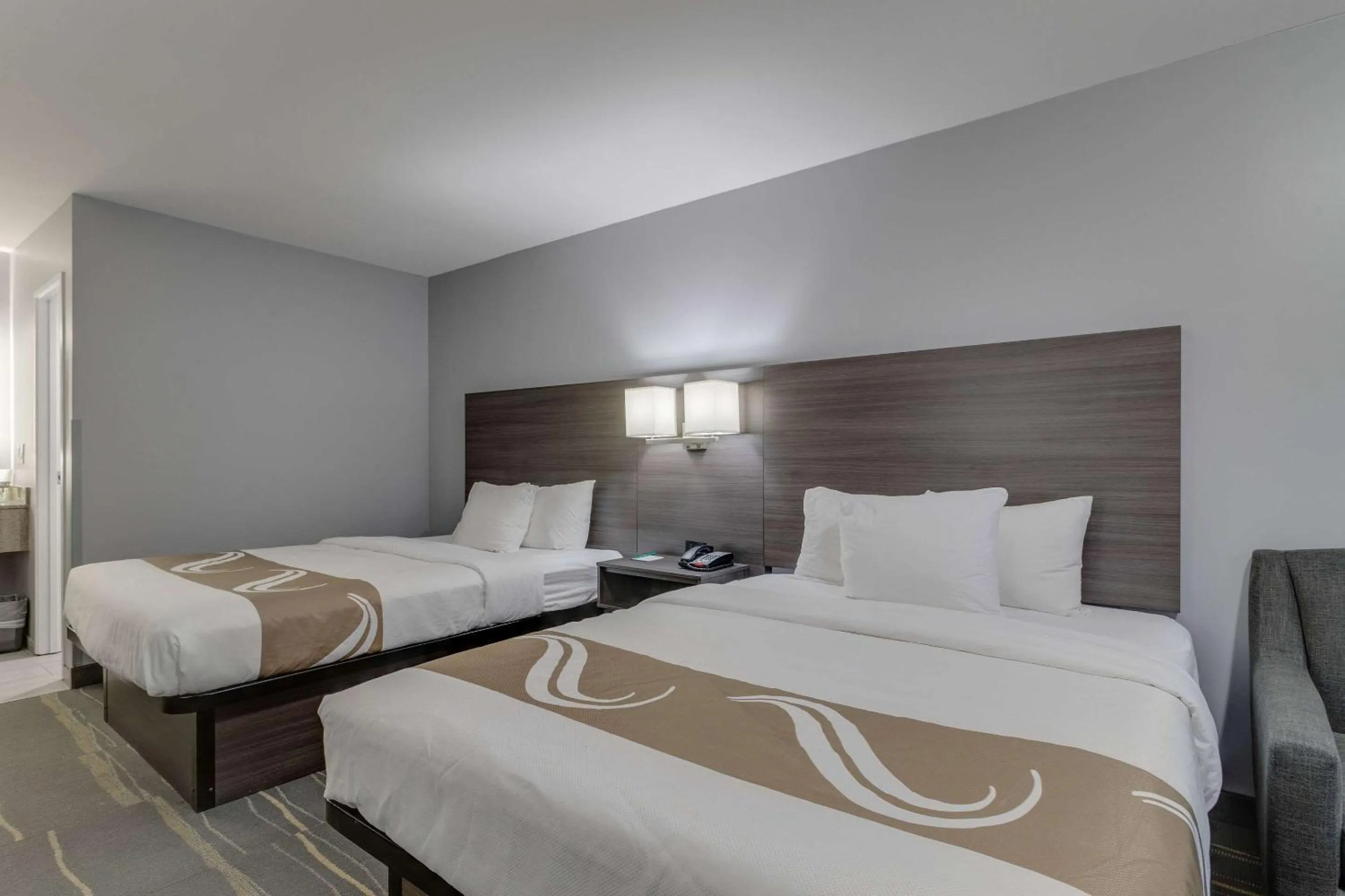 Photo of the whole room, Bed in Quality Inn Kodak Sevierville