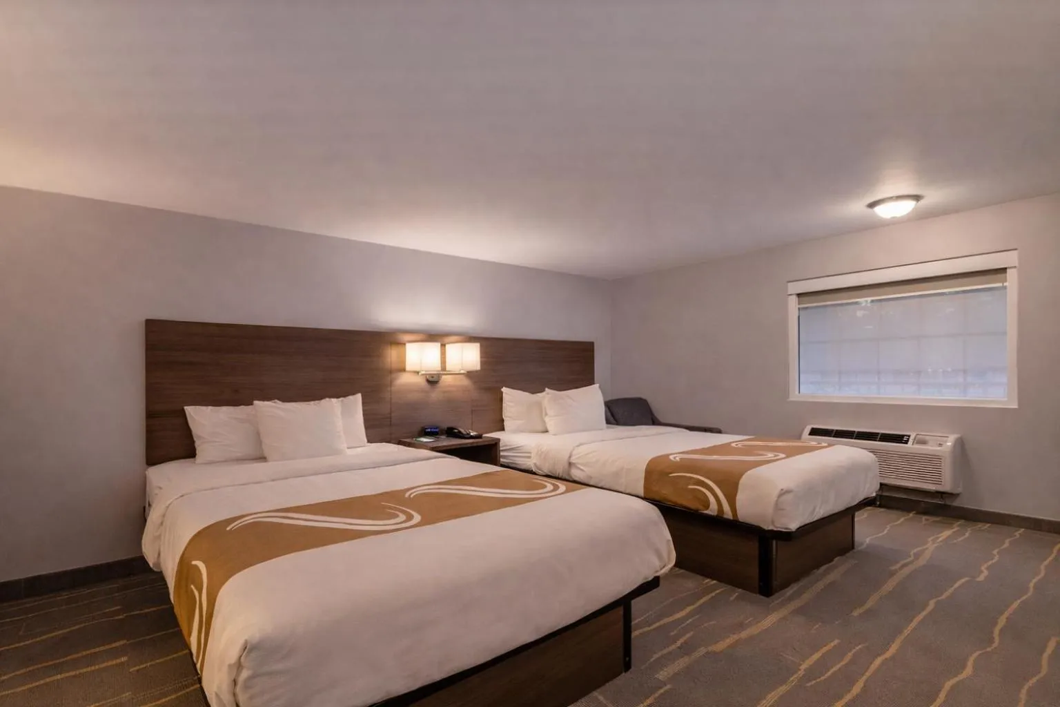 Bed in Quality Inn Kodak Sevierville