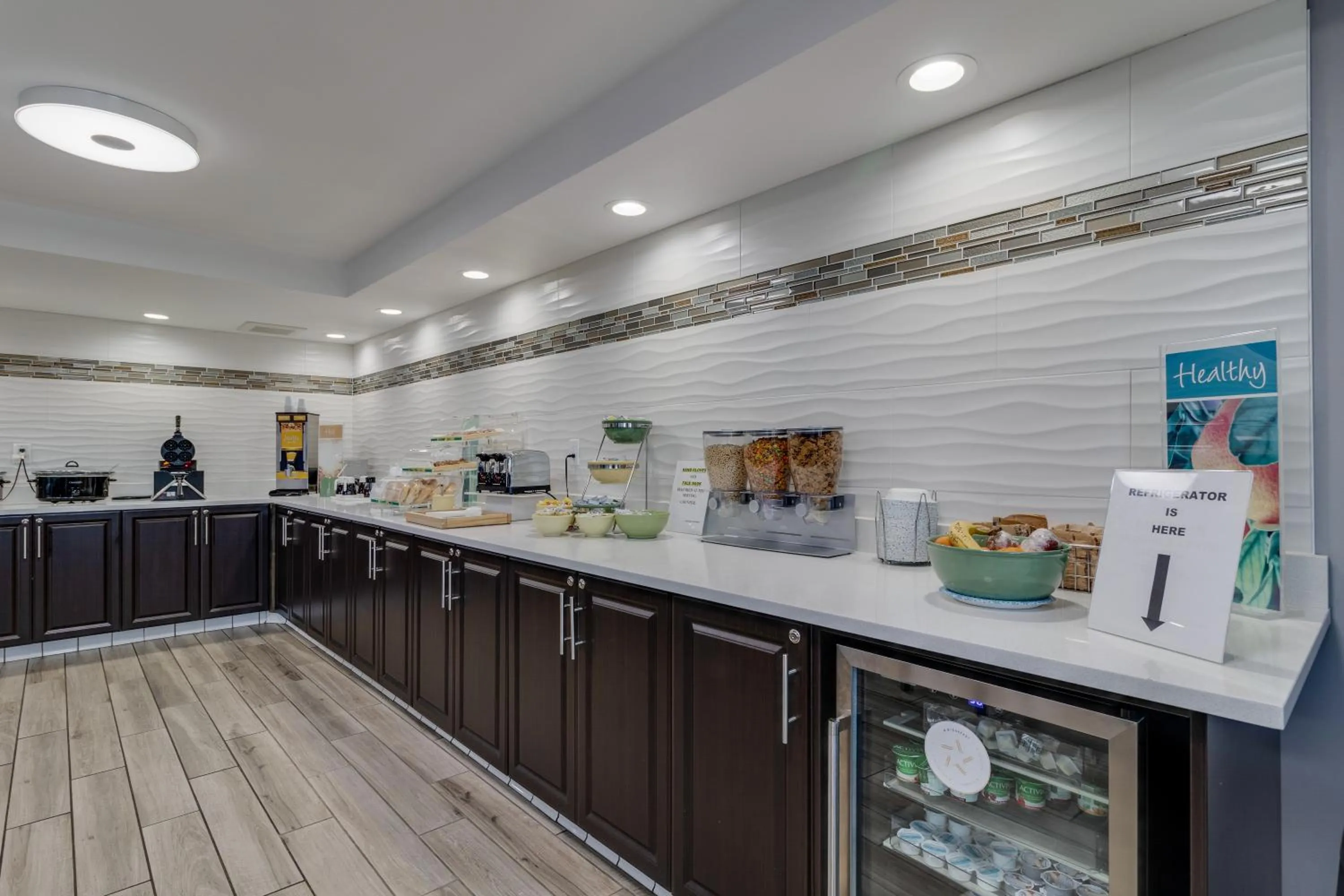 Buffet breakfast in Quality Inn Kodak Sevierville