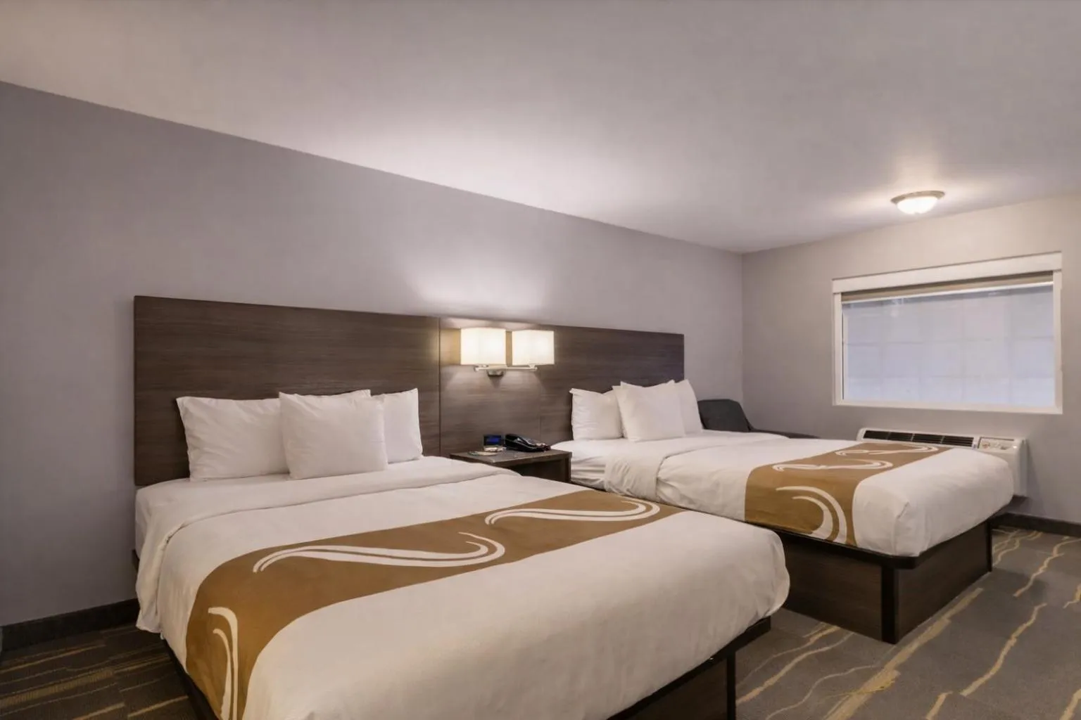 Bed in Quality Inn Kodak Sevierville