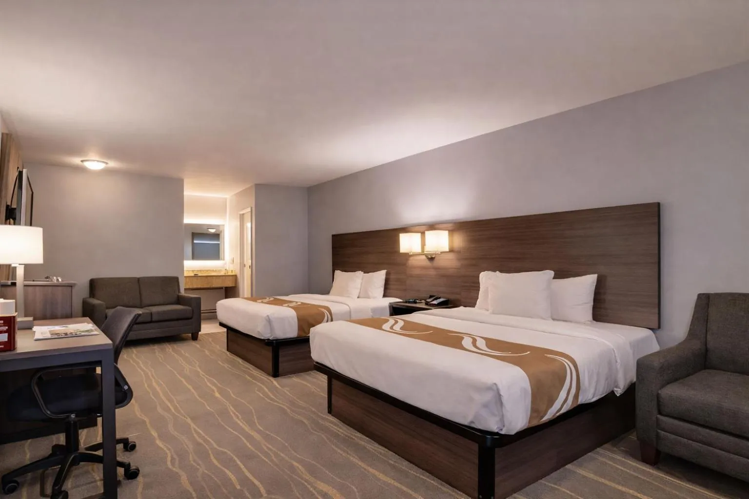 TV and multimedia, Bed in Quality Inn Kodak Sevierville