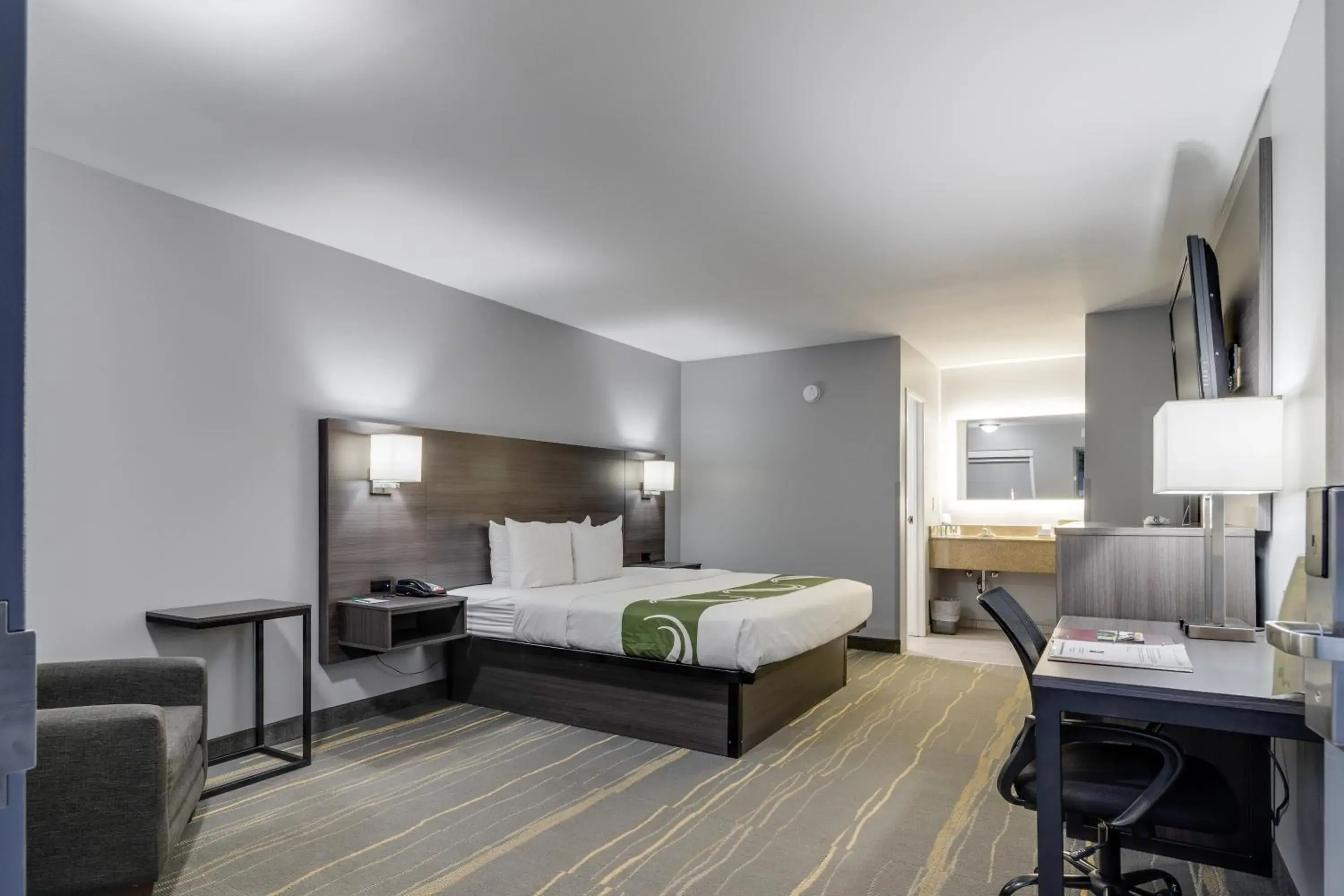 King Room - Non-Smoking in Quality Inn Kodak Sevierville King Room - Non-Smoking in Quality Inn Kodak Sevierville