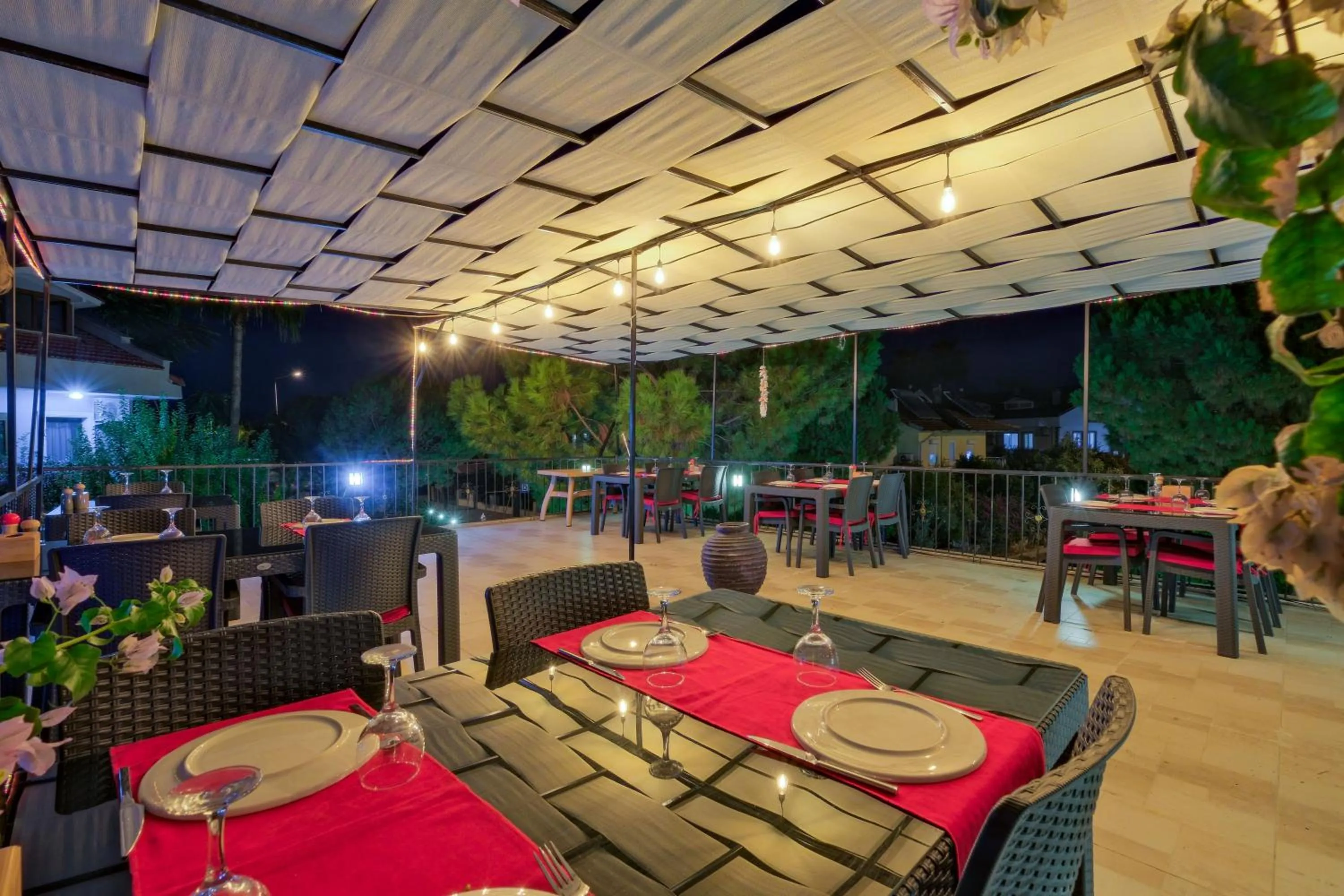 Restaurant/places to eat in YENI DOGA HOTEL