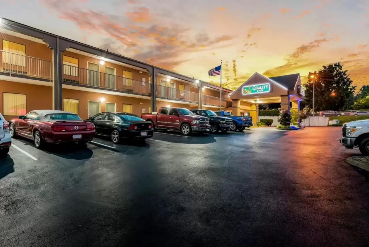 Parking in Quality Inn Johnson City near Downtown