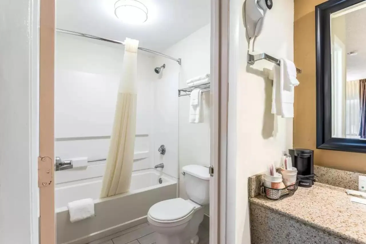 Bathroom in Quality Inn Johnson City near Downtown