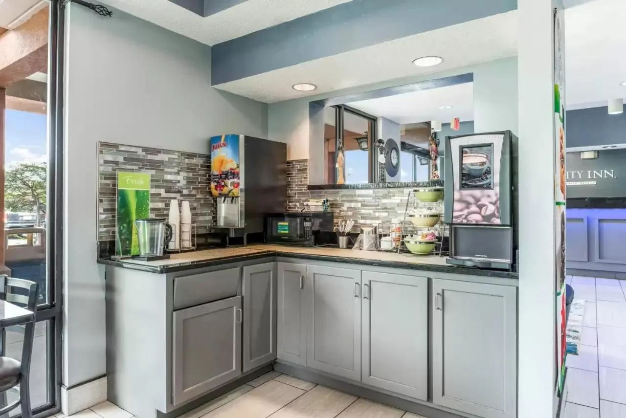 Breakfast in Quality Inn Johnson City near Downtown