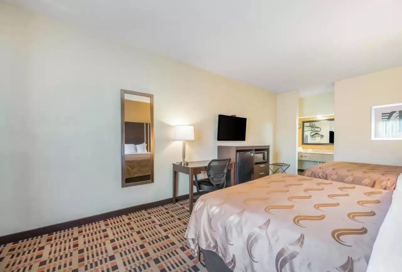 Bed in Quality Inn Johnson City near Downtown