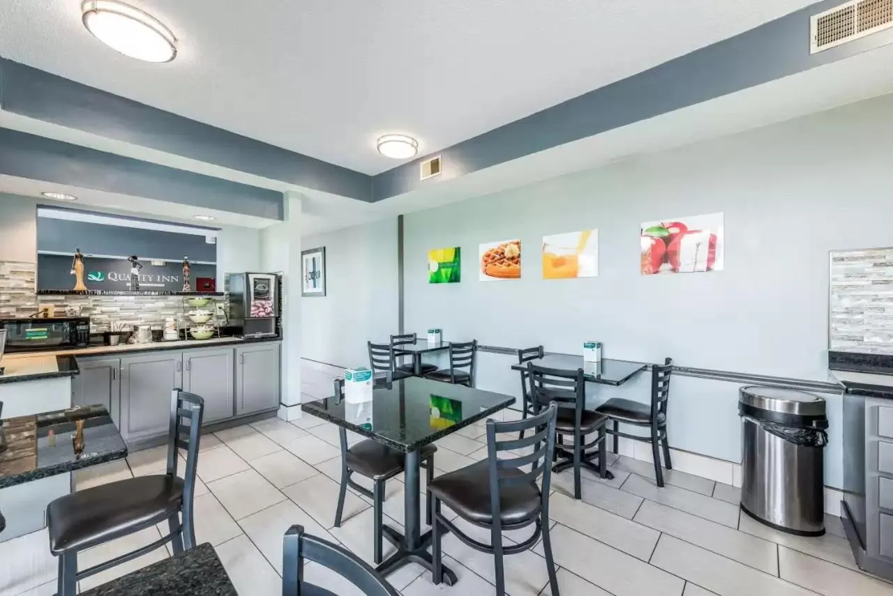 Breakfast in Quality Inn Johnson City near Downtown