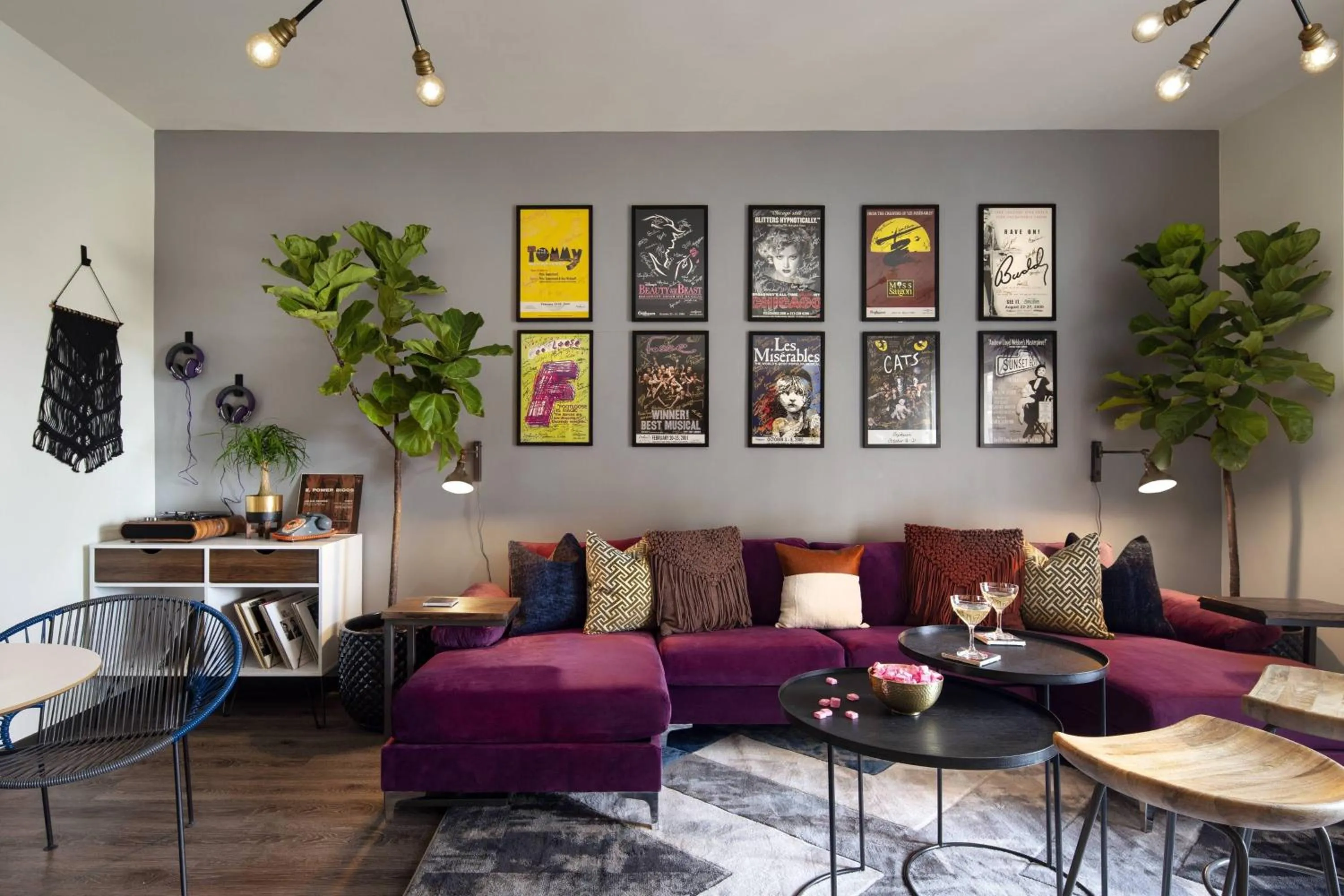 Photo of the whole room in MOXY Memphis Downtown