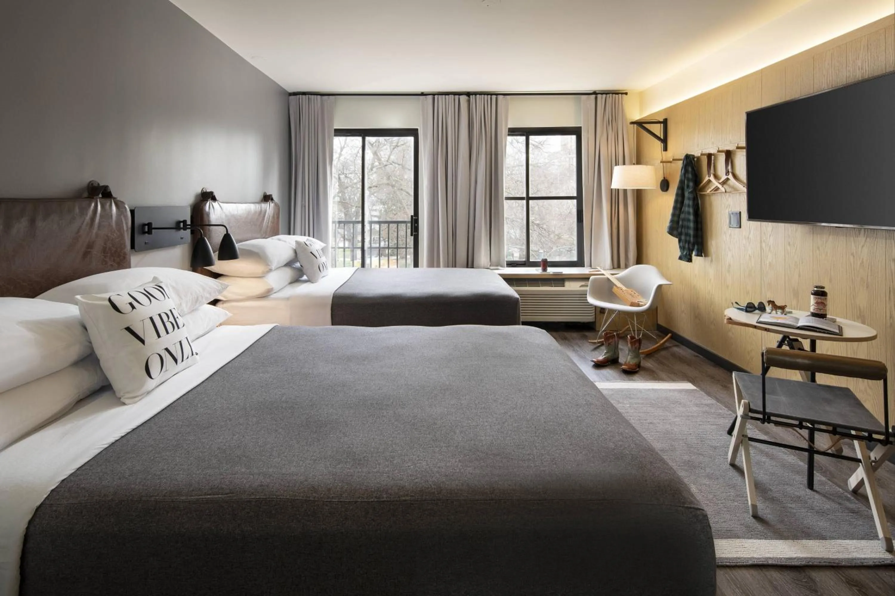 Photo of the whole room, Bed in MOXY Memphis Downtown