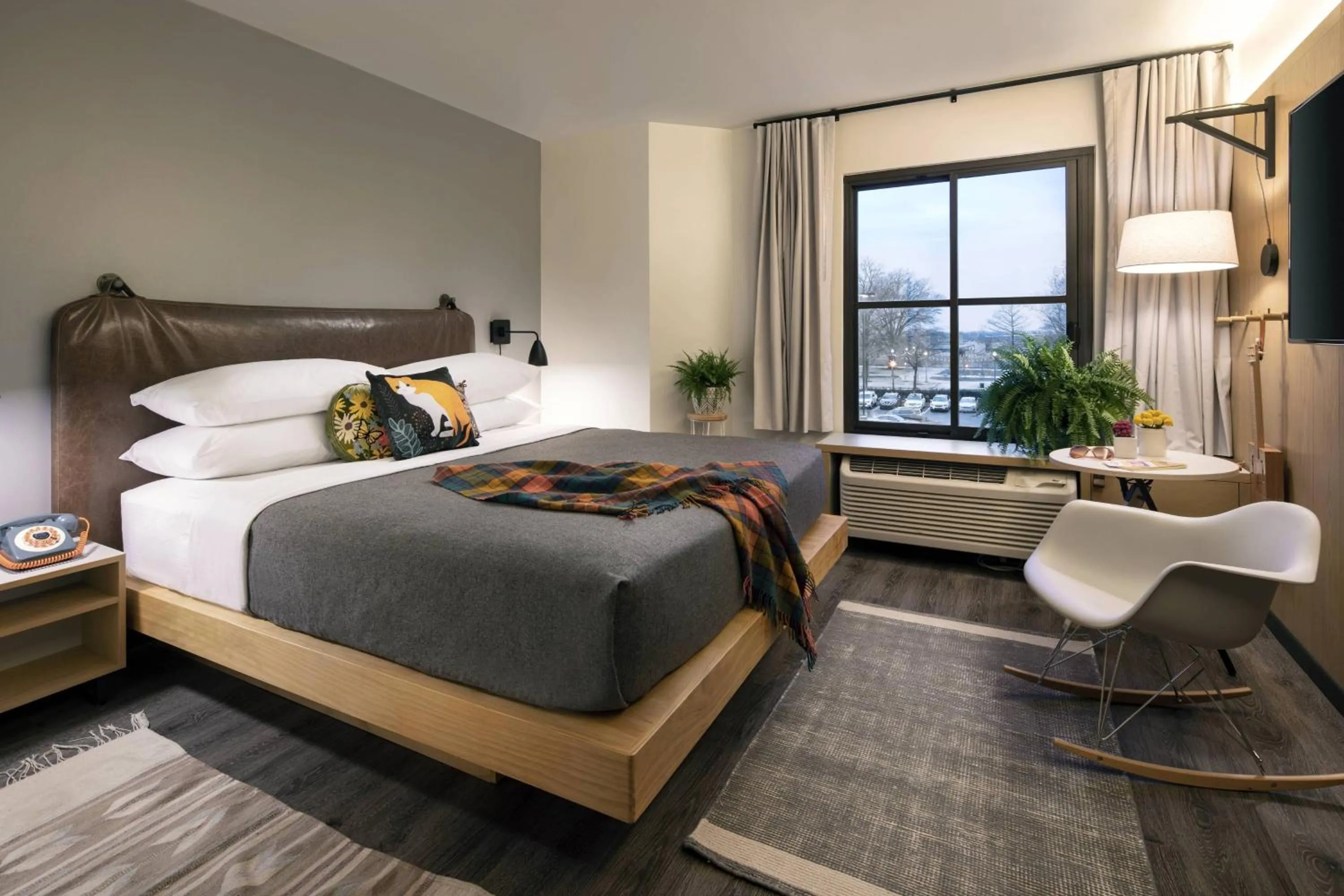 Bedroom, Bed in MOXY Memphis Downtown