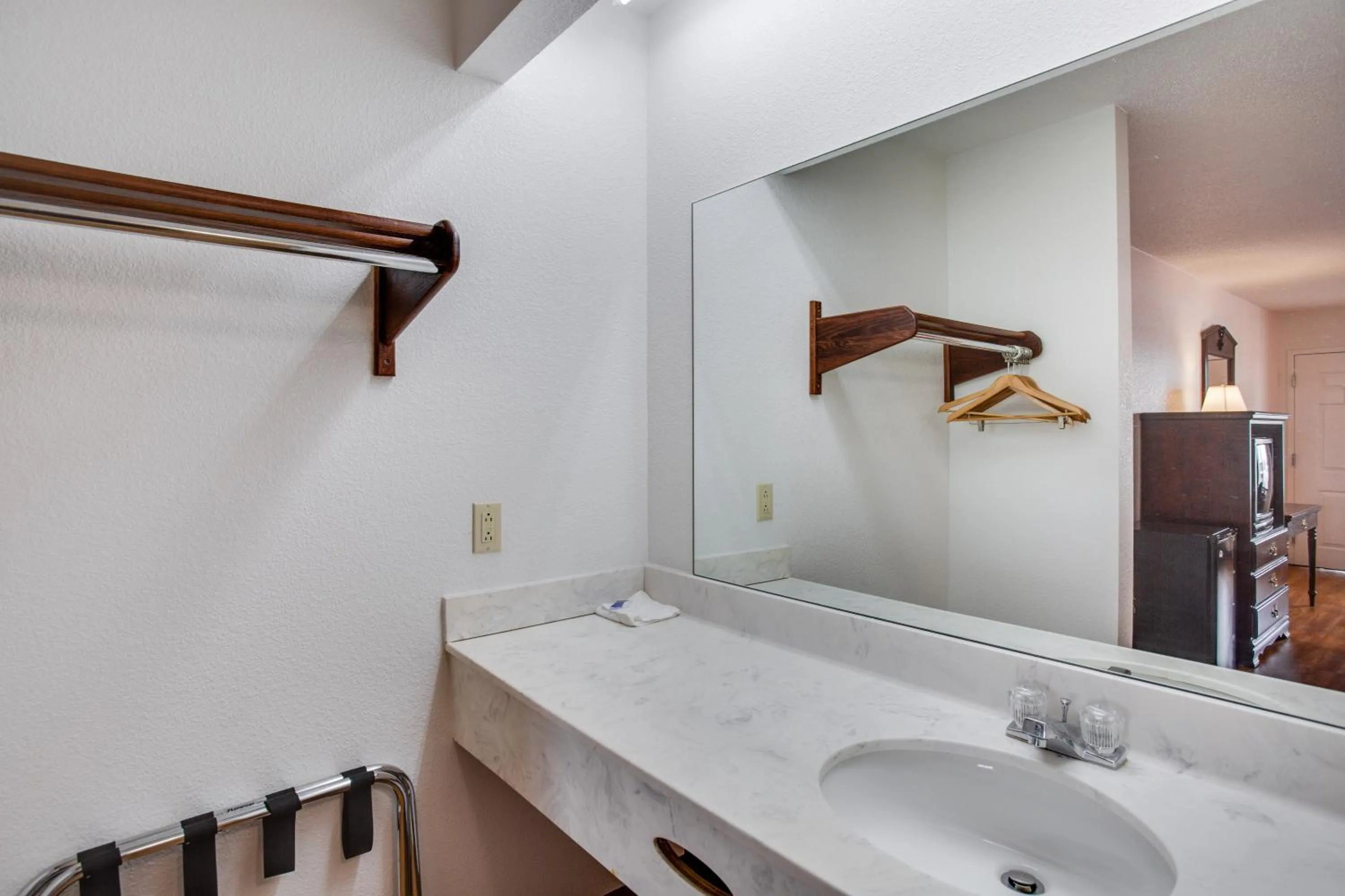 Bathroom in Motel 6-White House, TN