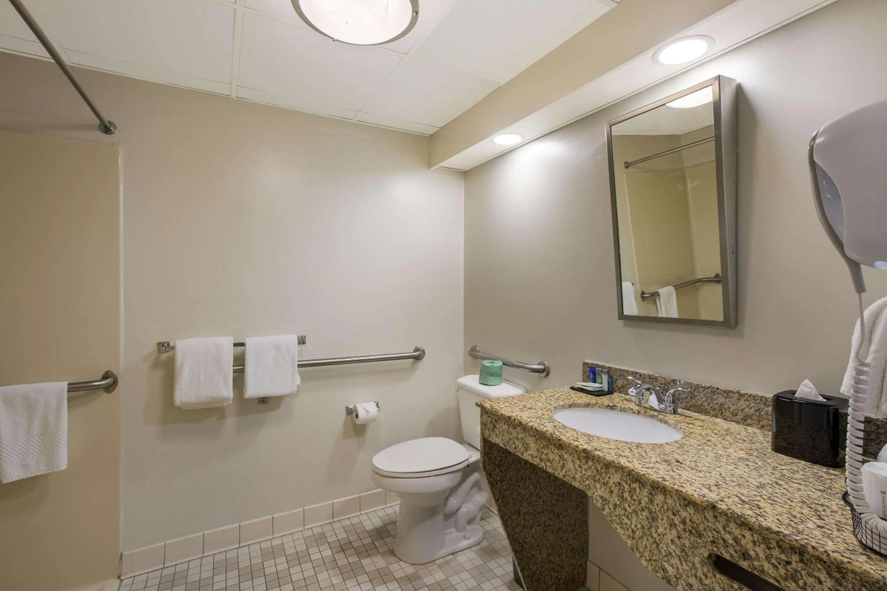 Bedroom in Clarion Pointe Sevierville-Pigeon Forge