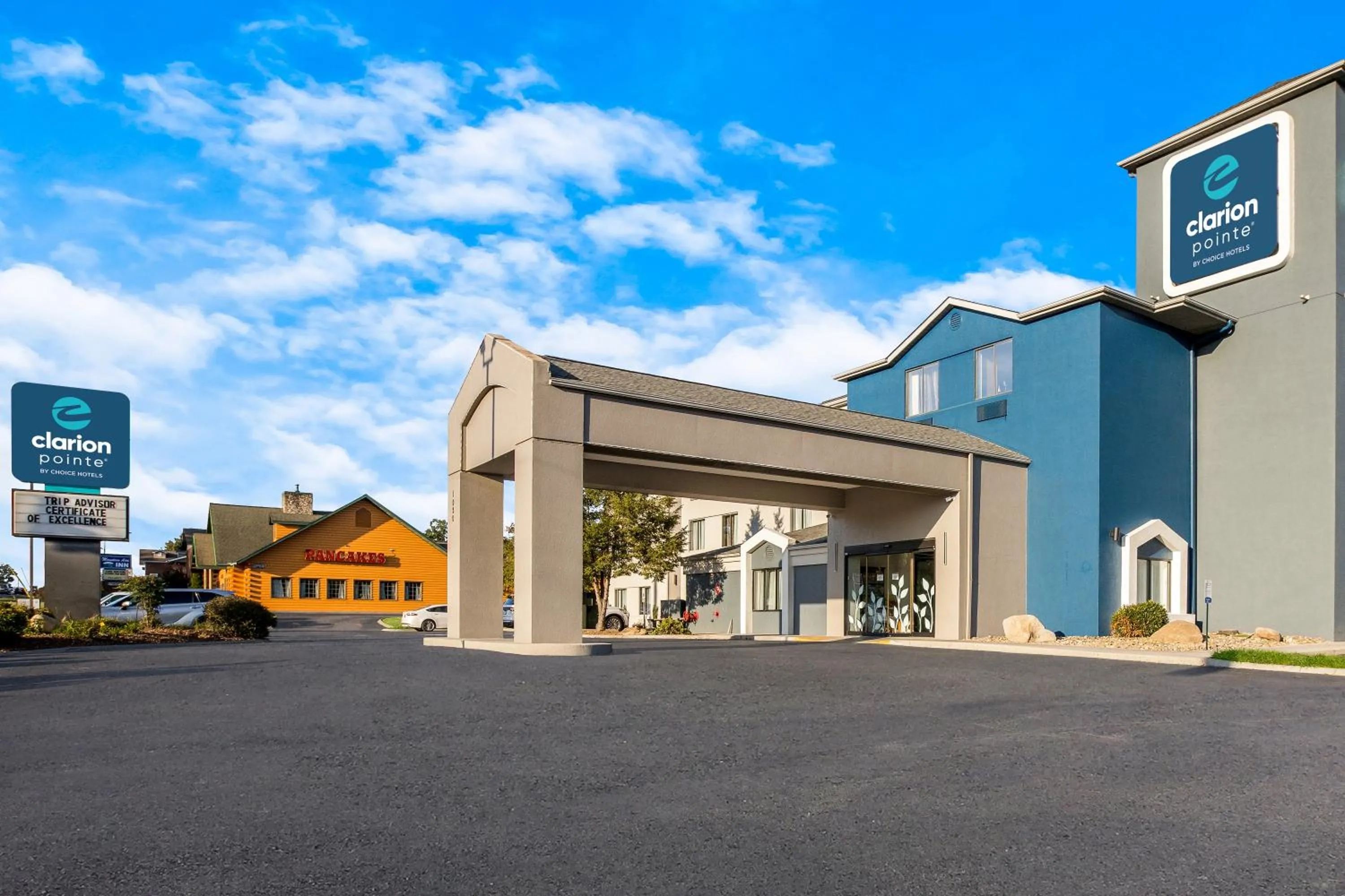 Property building in Clarion Pointe Sevierville-Pigeon Forge