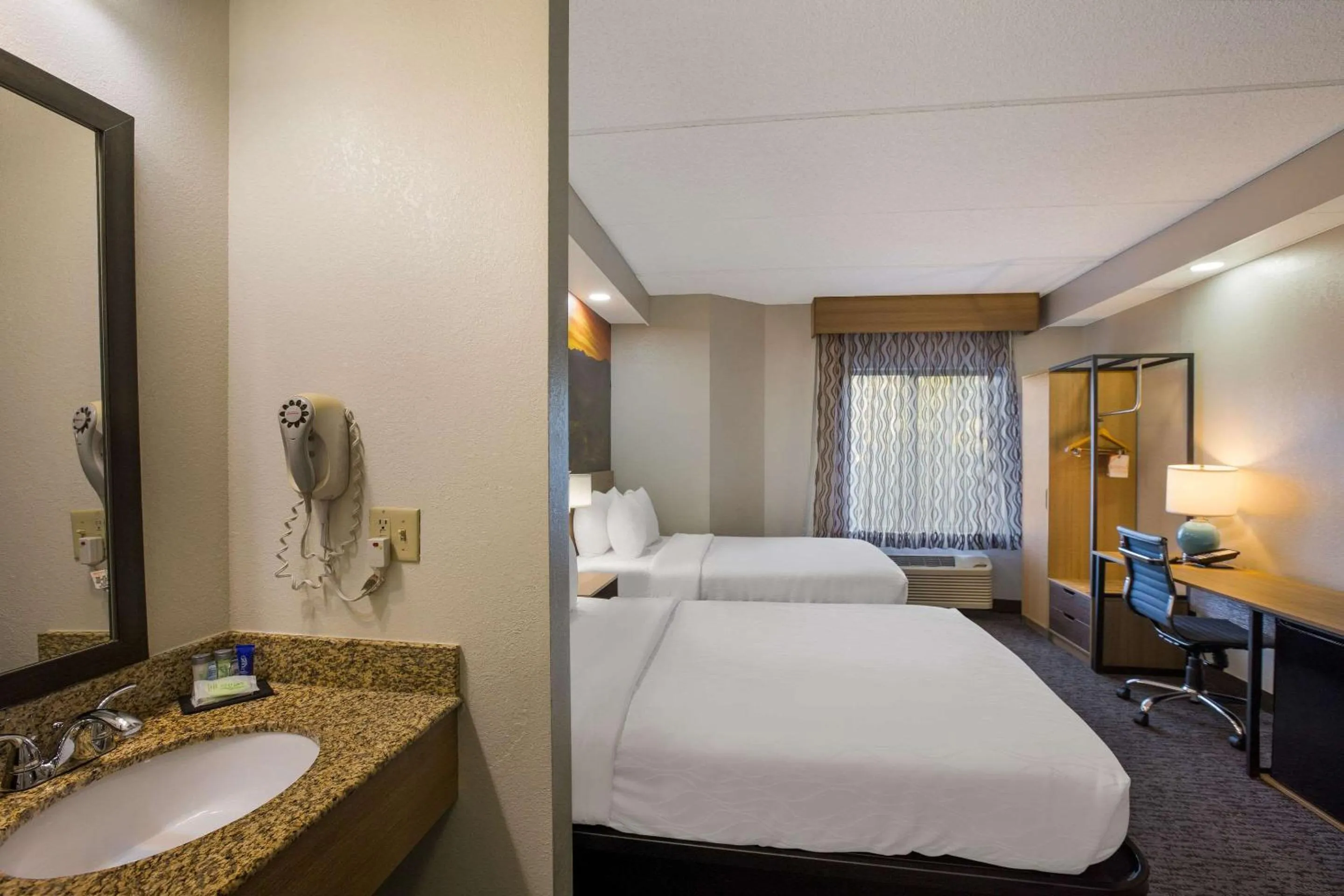 Bedroom, Bed in Clarion Pointe Sevierville-Pigeon Forge