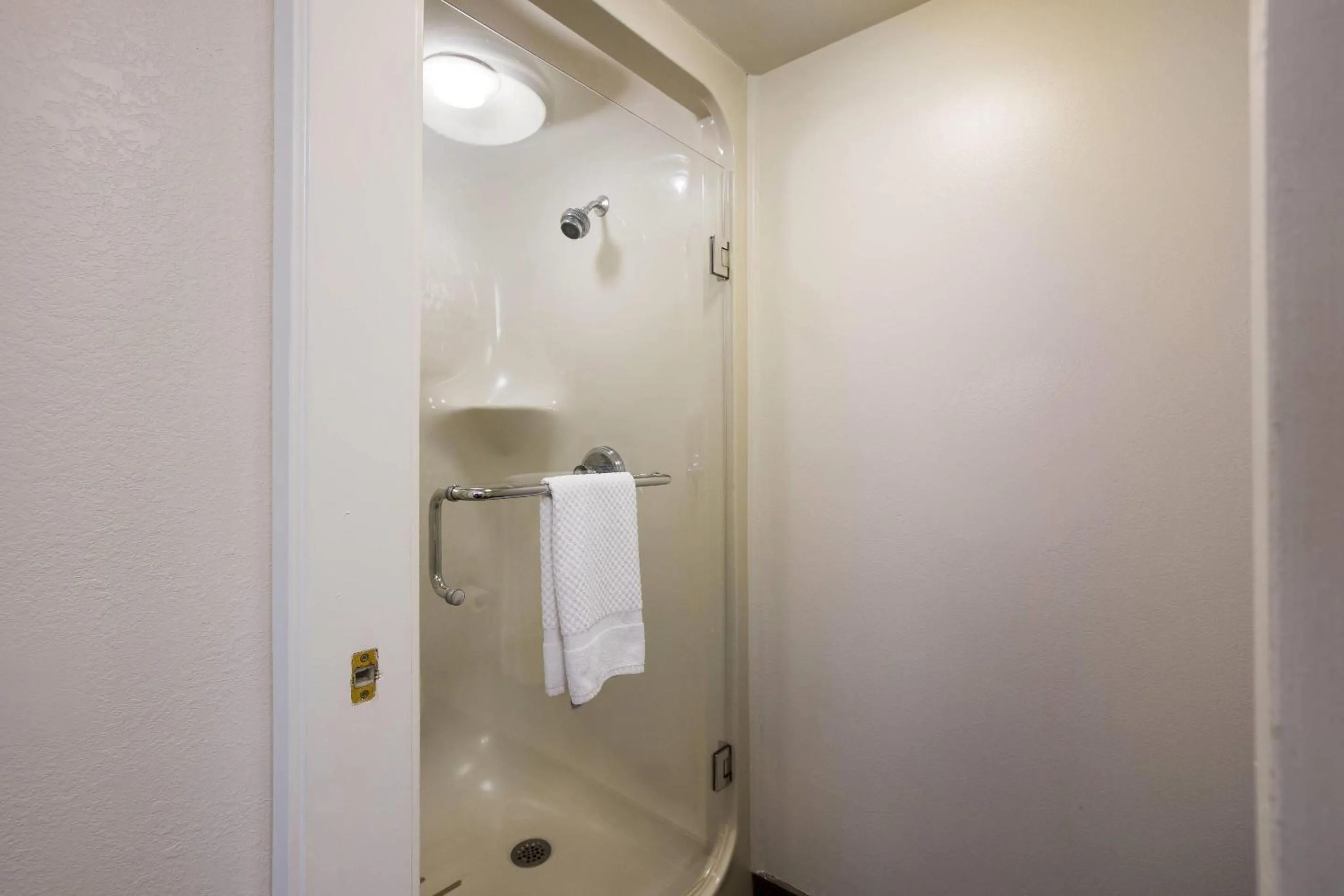 Bedroom in Clarion Pointe Sevierville-Pigeon Forge