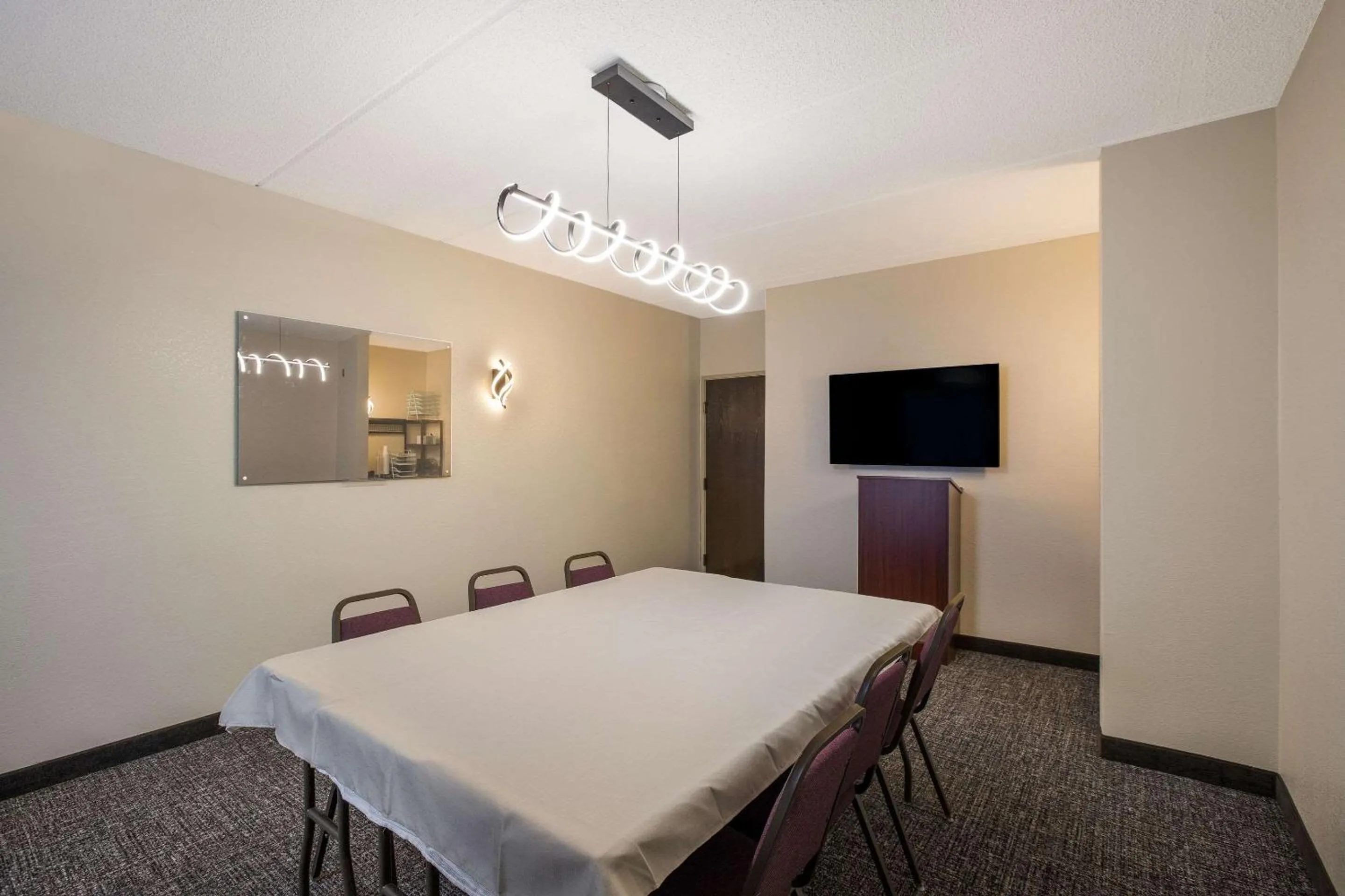 Meeting/conference room in Clarion Pointe Sevierville-Pigeon Forge