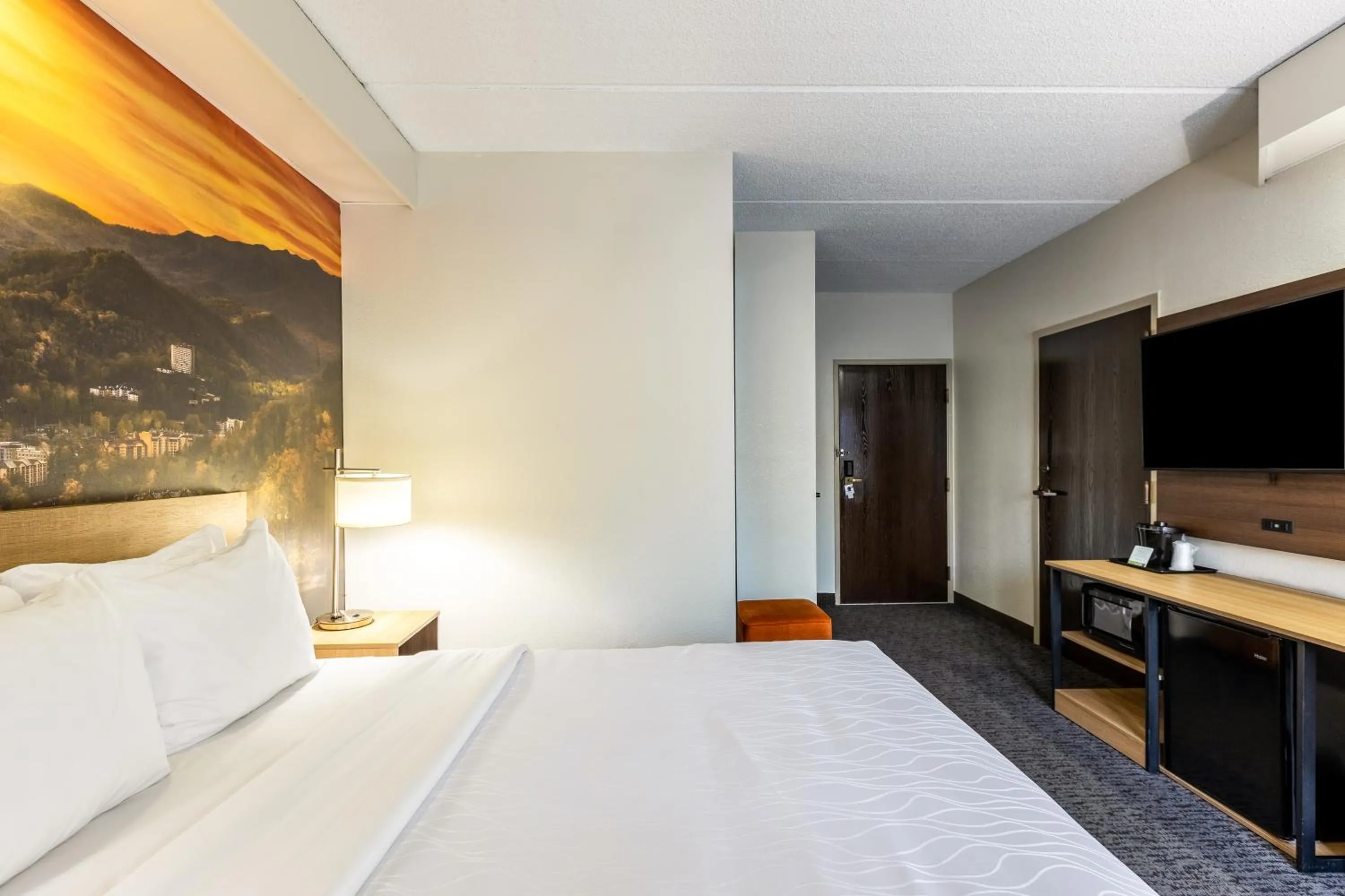 Bed in Clarion Pointe Sevierville-Pigeon Forge