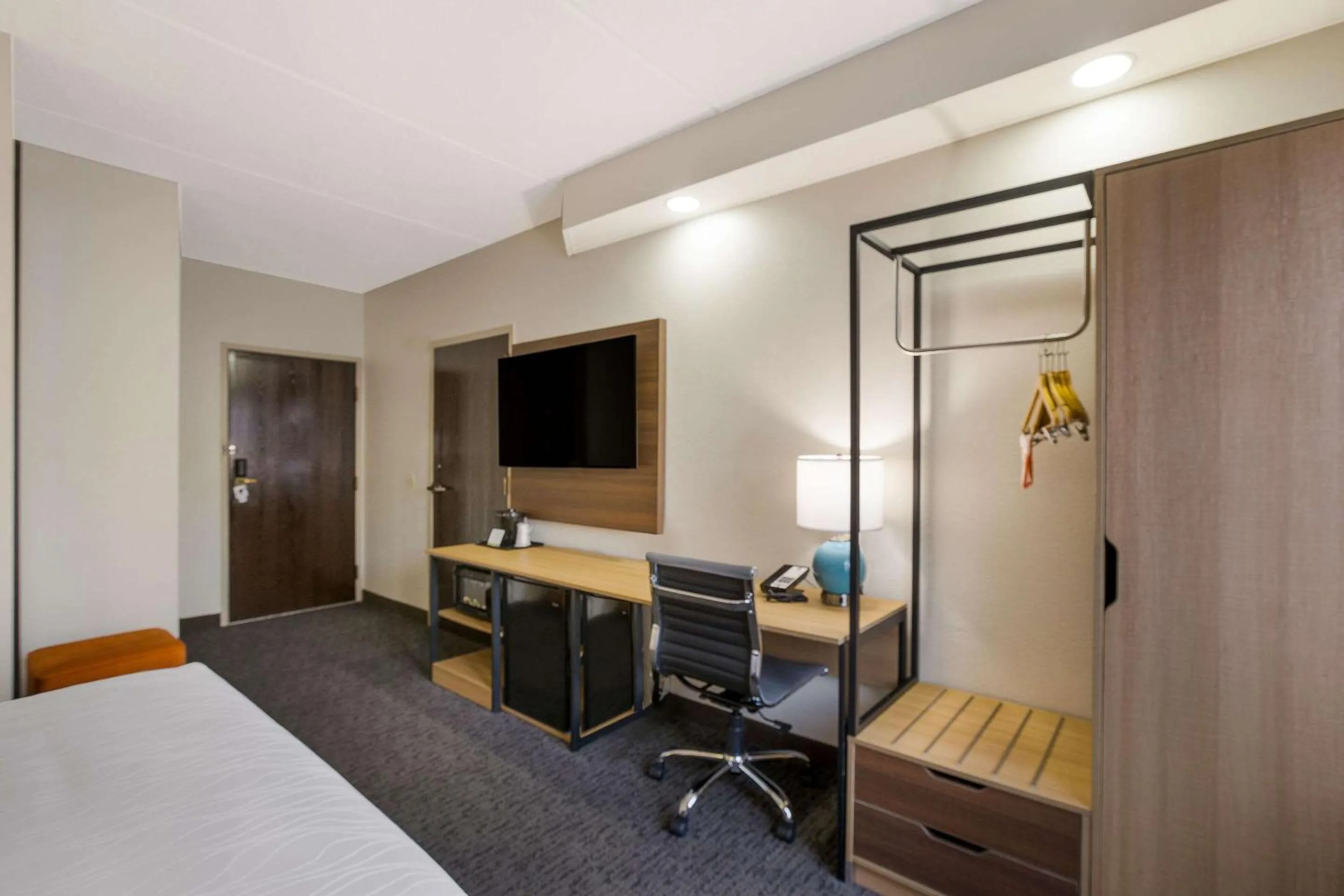 Bedroom, Bed in Clarion Pointe Sevierville-Pigeon Forge